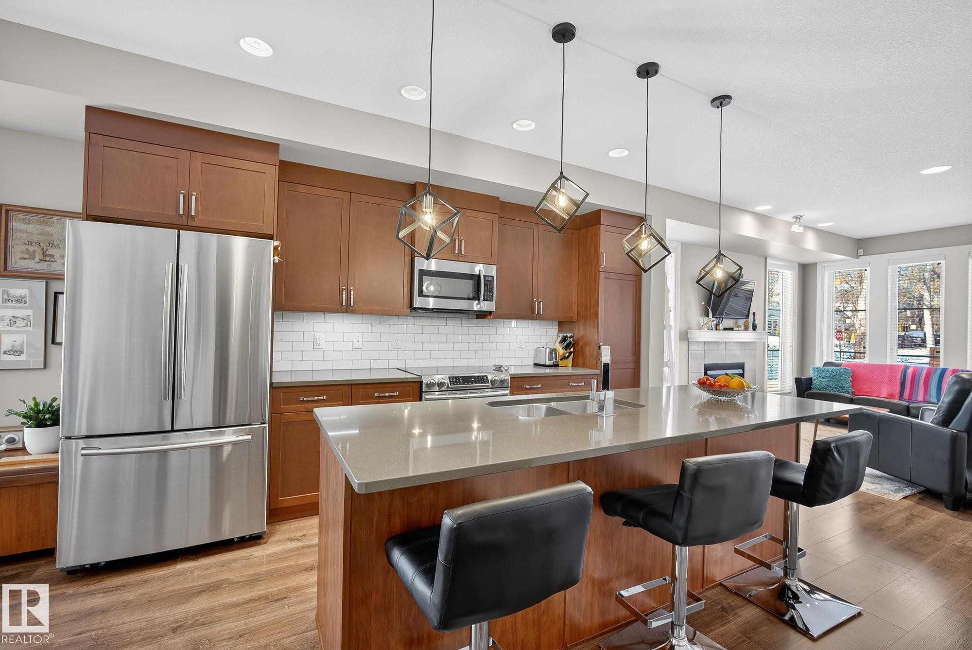 9015 92 Avenue, Edmonton, AB - Indoor Photo Showing Kitchen With Upgraded Kitchen