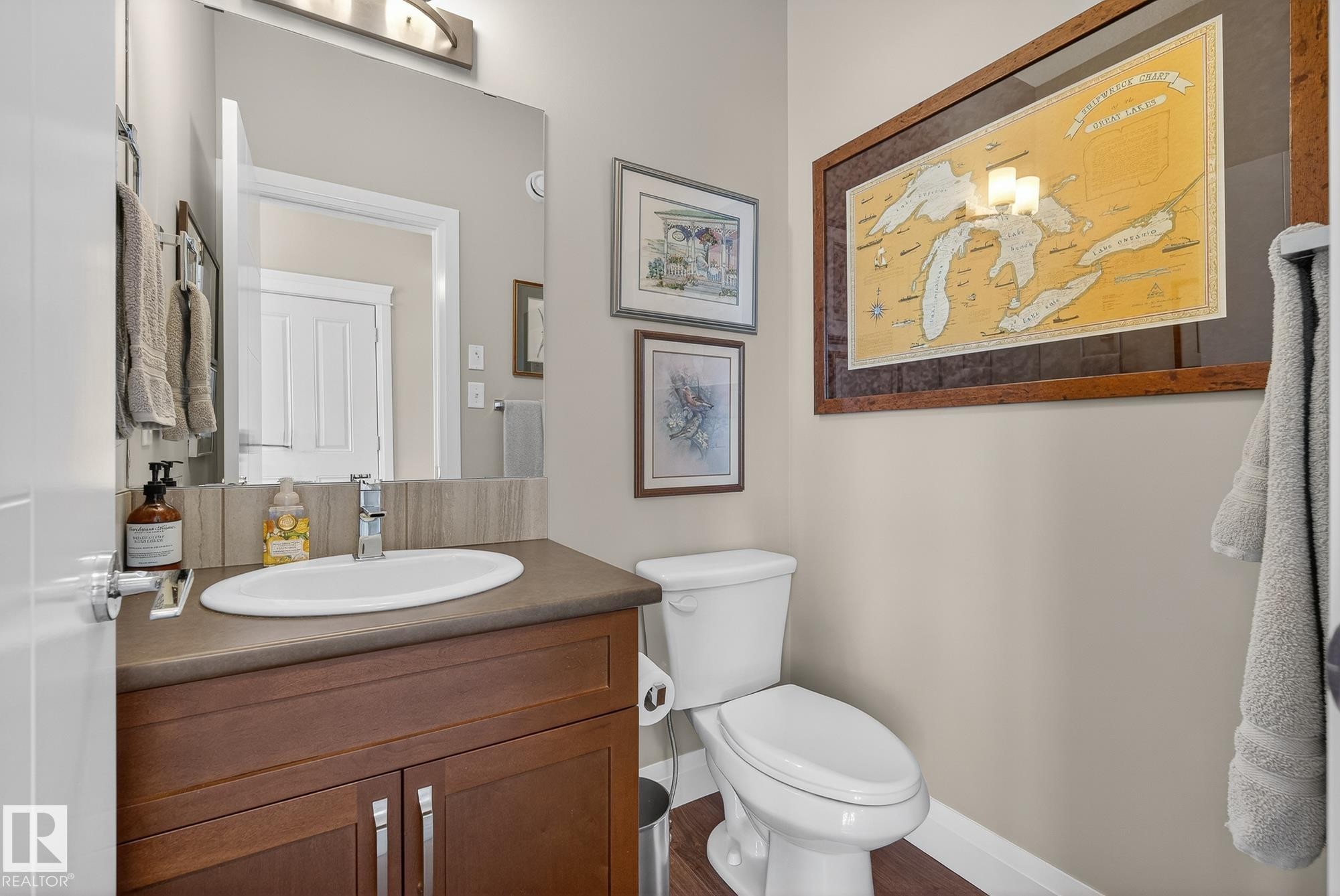 9015 92 Avenue, Edmonton, AB - Indoor Photo Showing Bathroom