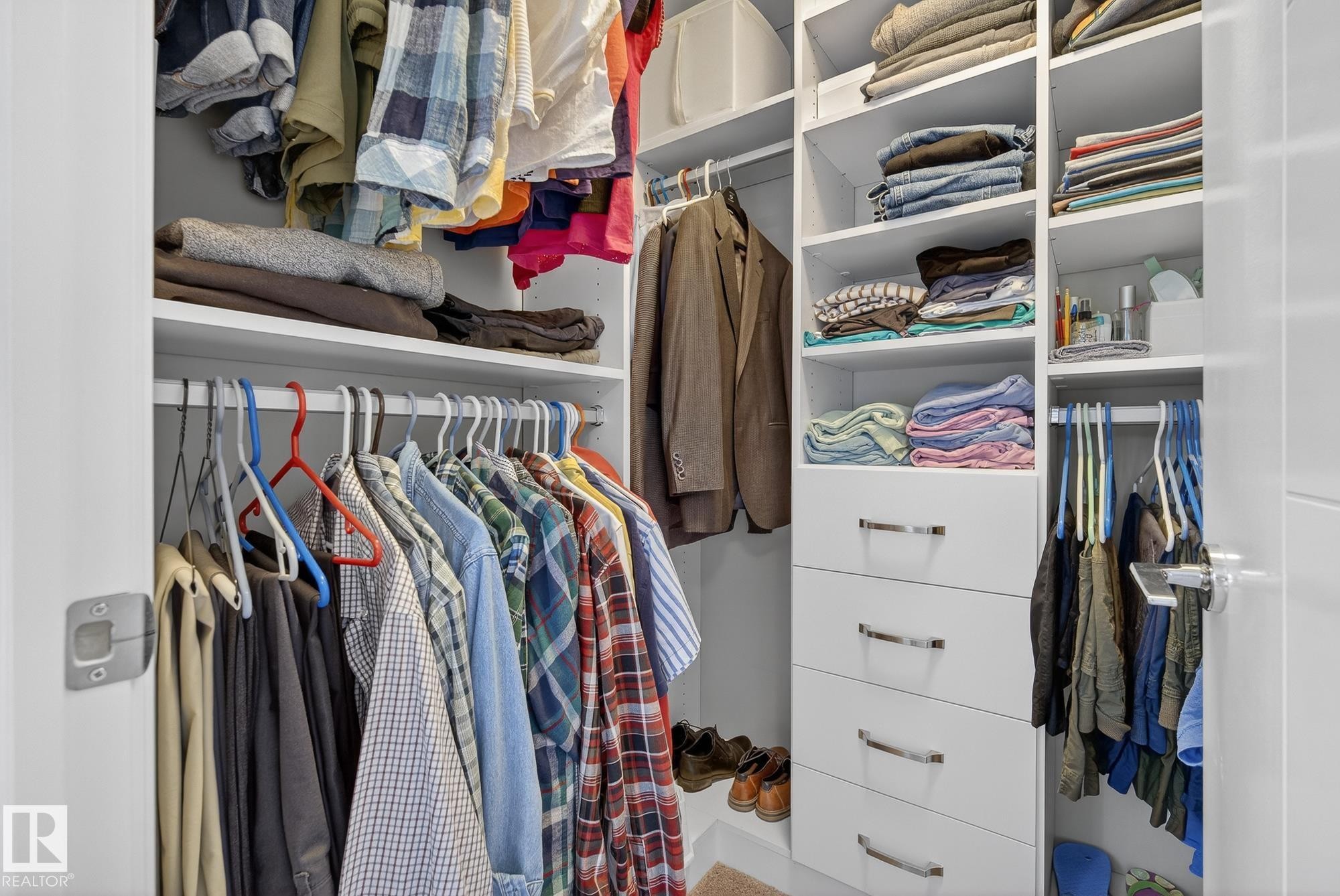 9015 92 Avenue, Edmonton, AB - Indoor With Storage