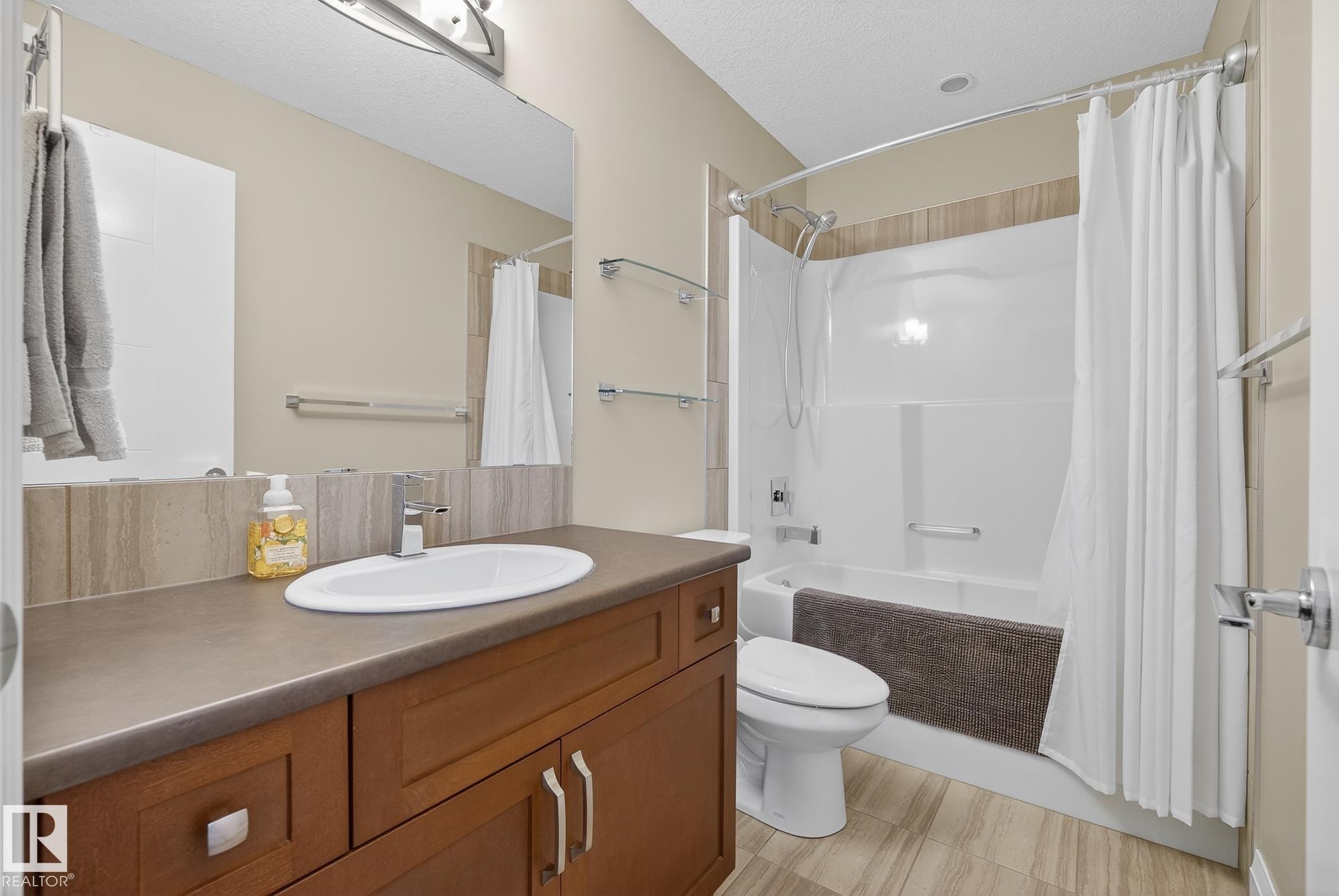 9015 92 Avenue, Edmonton, AB - Indoor Photo Showing Bathroom
