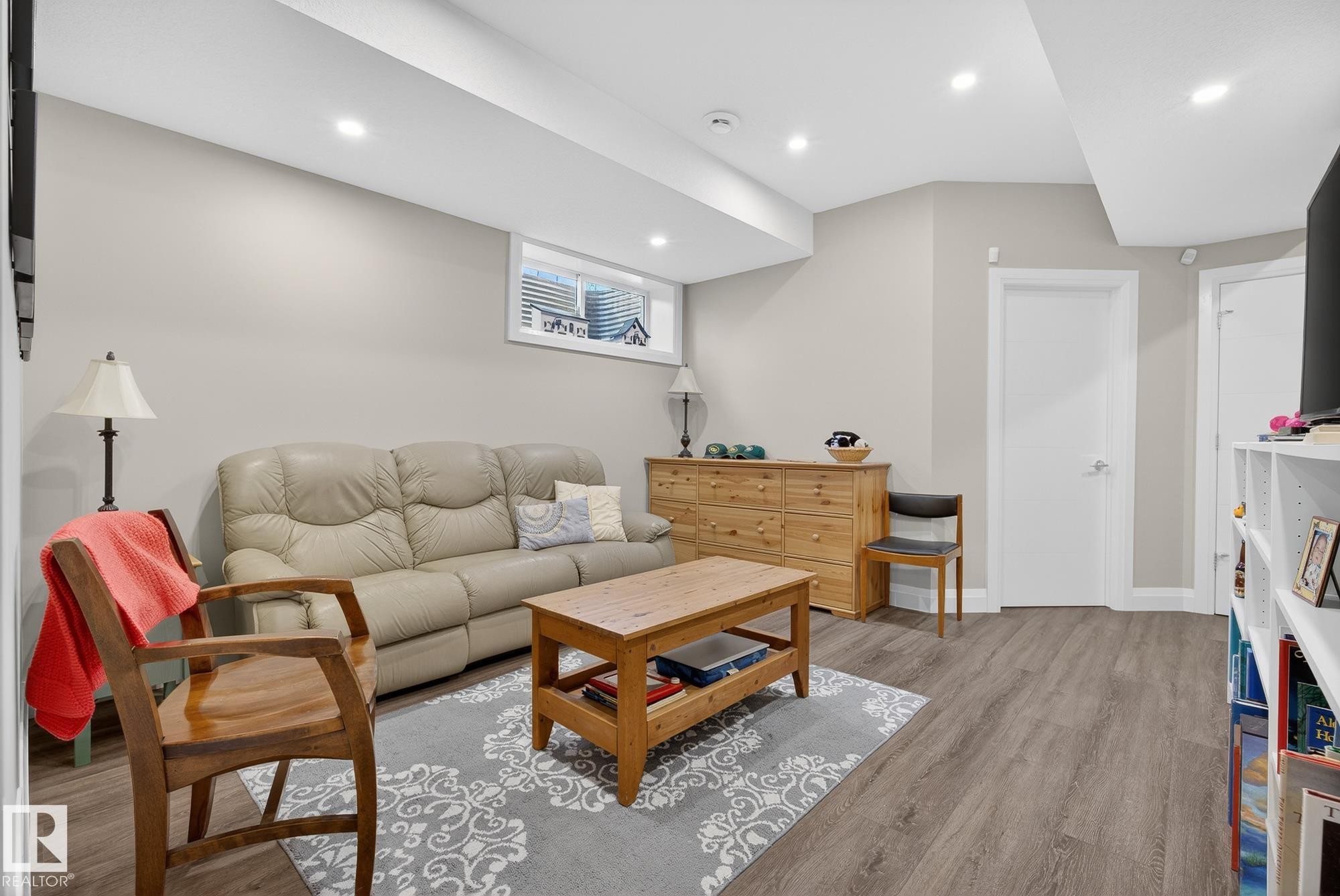 9015 92 Avenue, Edmonton, AB - Indoor