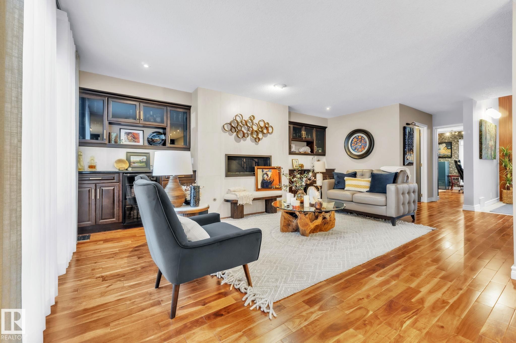 39 500 Lessard Drive, Edmonton, AB - Indoor Photo Showing Living Room