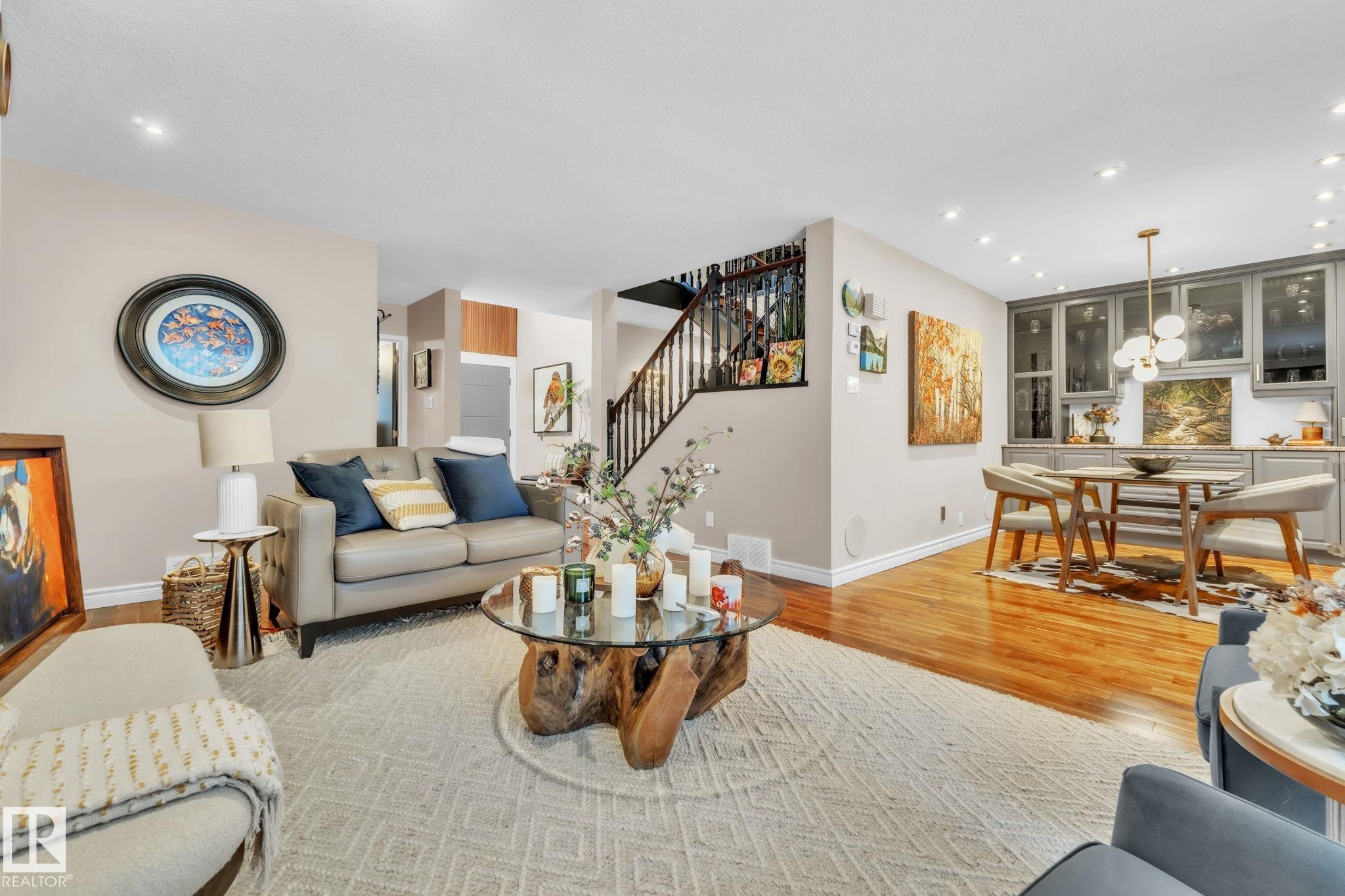 39 500 Lessard Drive, Edmonton, AB - Indoor Photo Showing Living Room