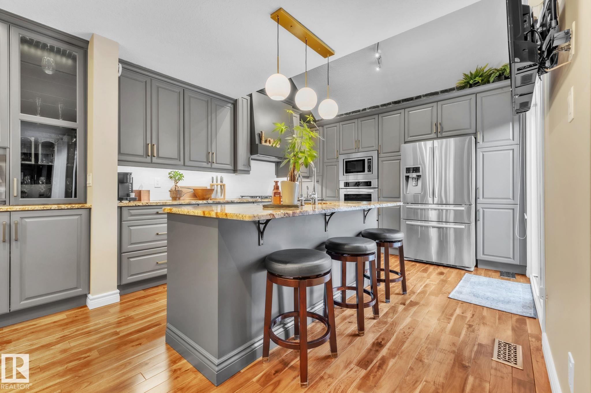 39 500 Lessard Drive, Edmonton, AB - Indoor Photo Showing Kitchen With Upgraded Kitchen