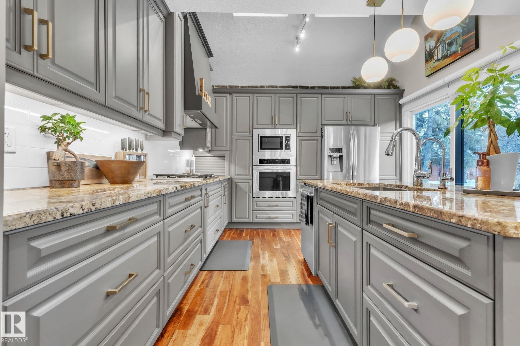 39 500 Lessard Drive, Edmonton, AB - Indoor Photo Showing Kitchen With Upgraded Kitchen