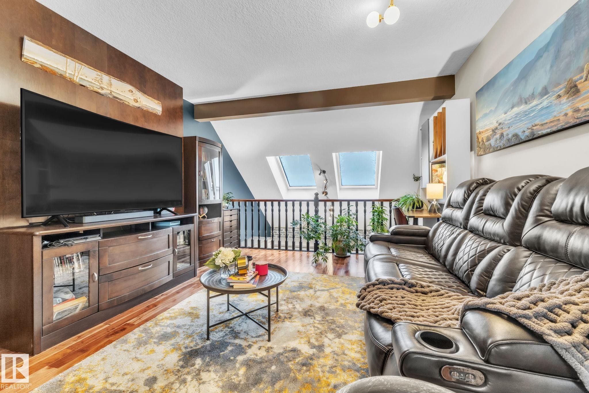 39 500 Lessard Drive, Edmonton, AB - Indoor Photo Showing Living Room