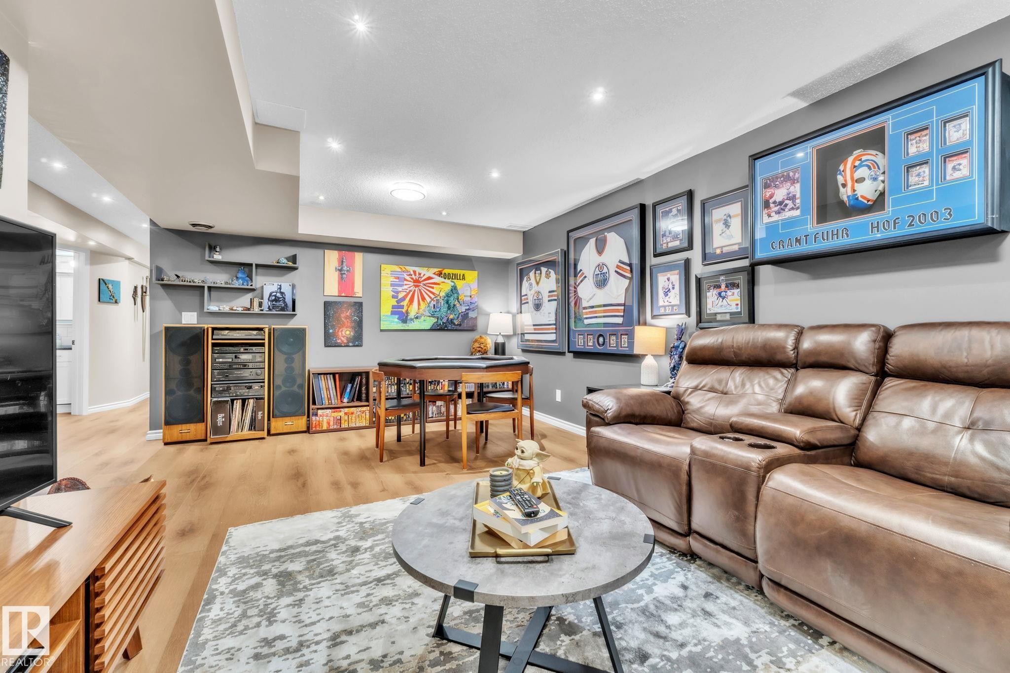 39 500 Lessard Drive, Edmonton, AB - Indoor Photo Showing Living Room
