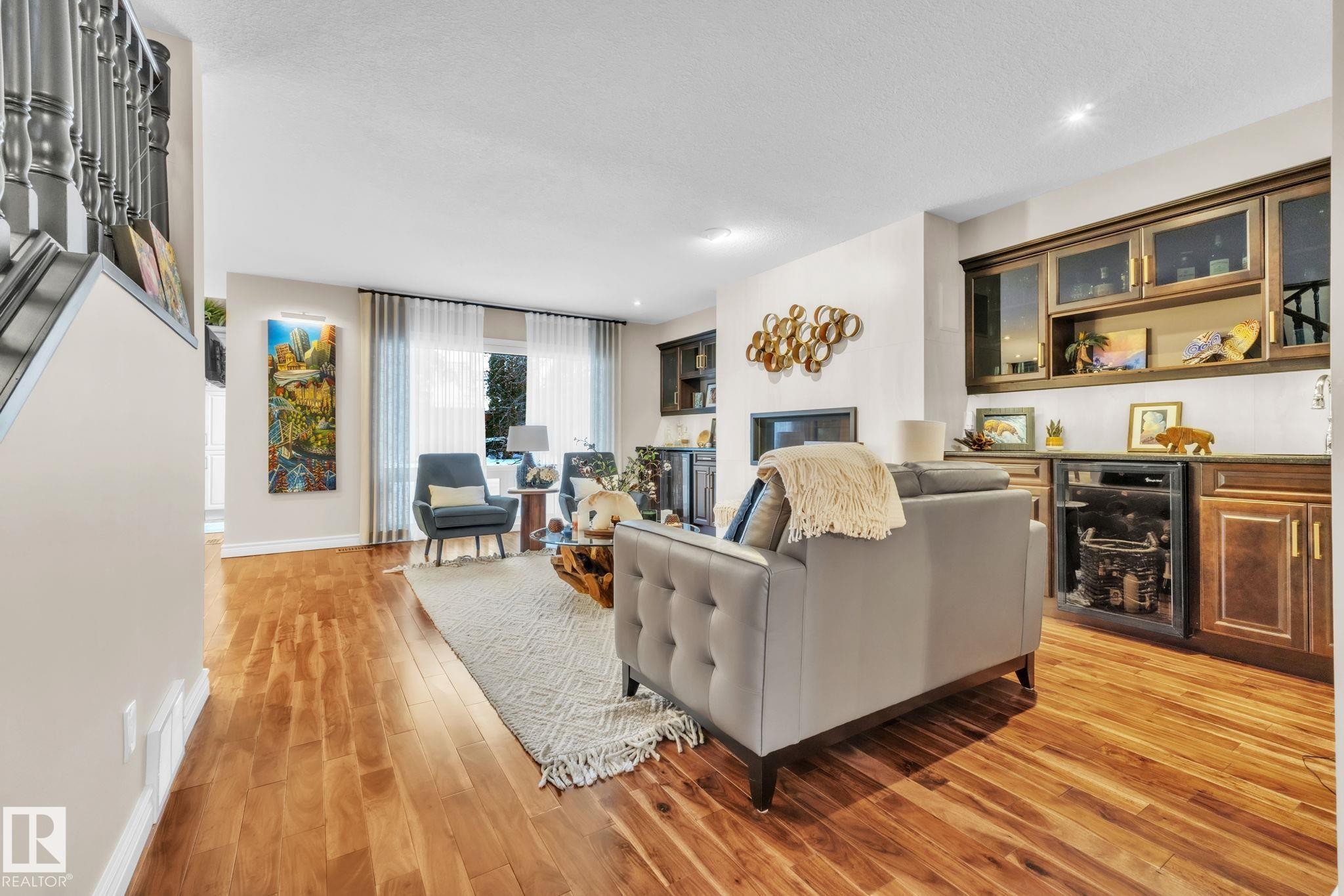 39 500 Lessard Drive, Edmonton, AB - Indoor Photo Showing Living Room