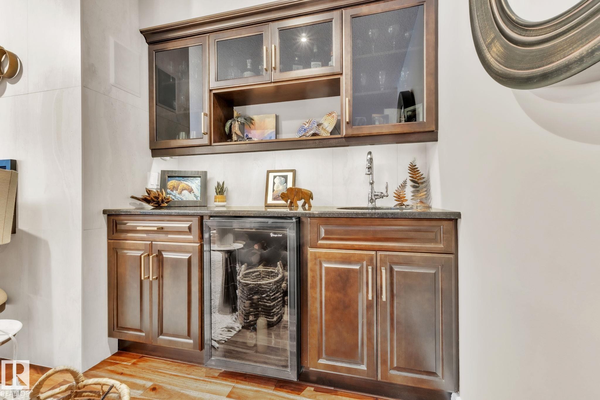 39 500 Lessard Drive, Edmonton, AB - Indoor