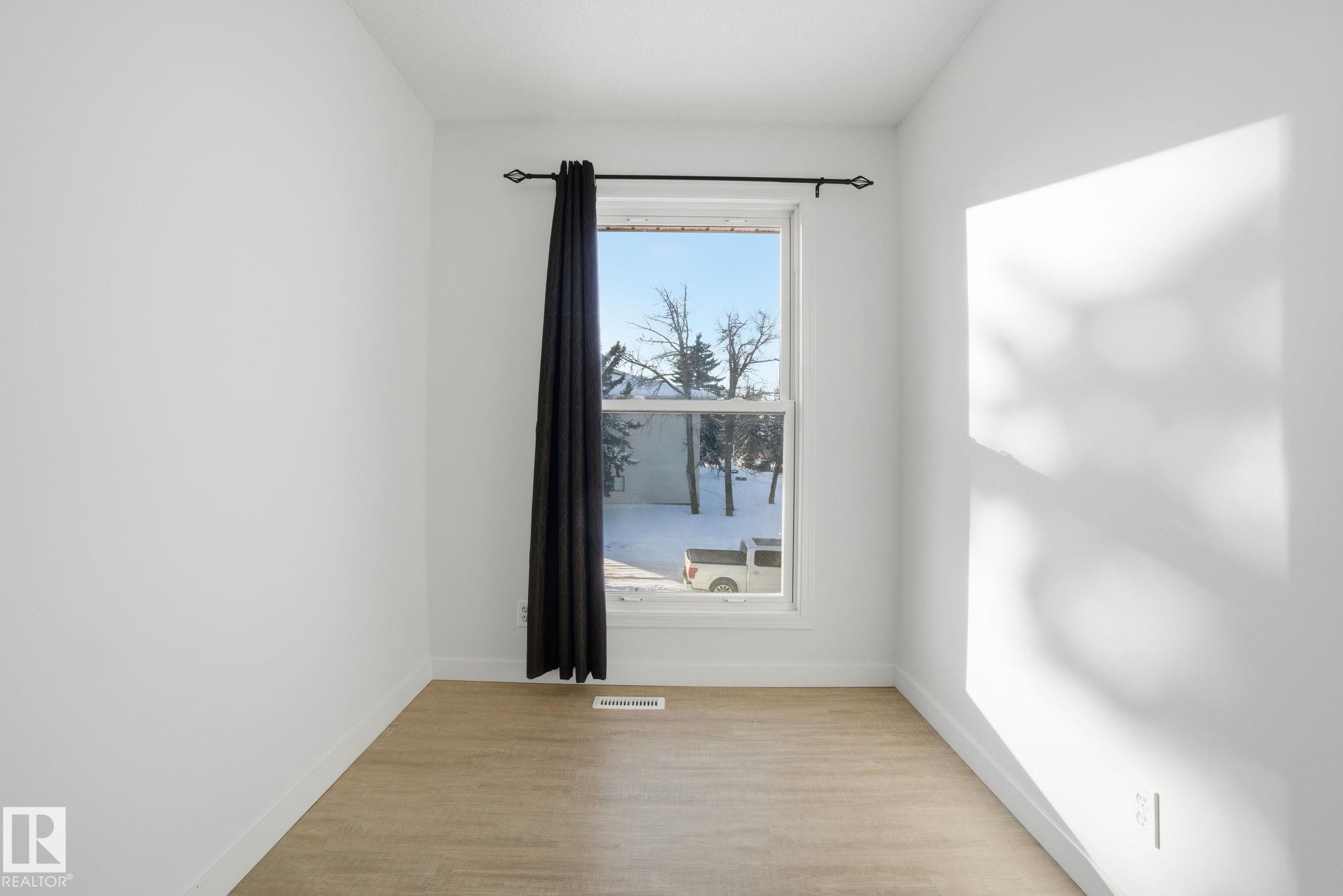 5538 145 Avenue, Edmonton, AB - Indoor Photo Showing Other Room