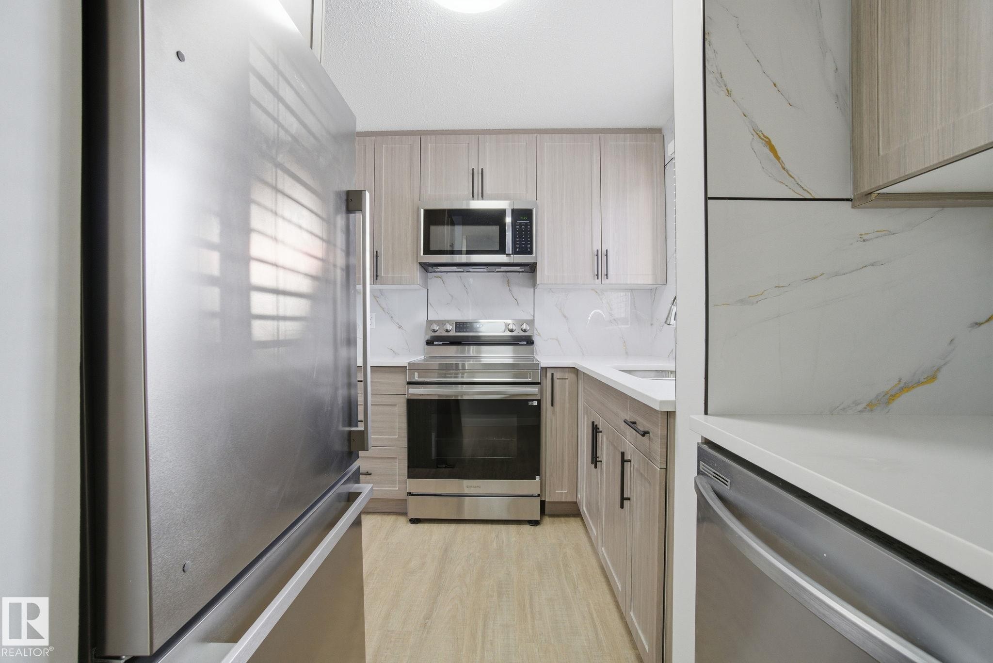 5538 145 Avenue, Edmonton, AB - Indoor Photo Showing Kitchen
