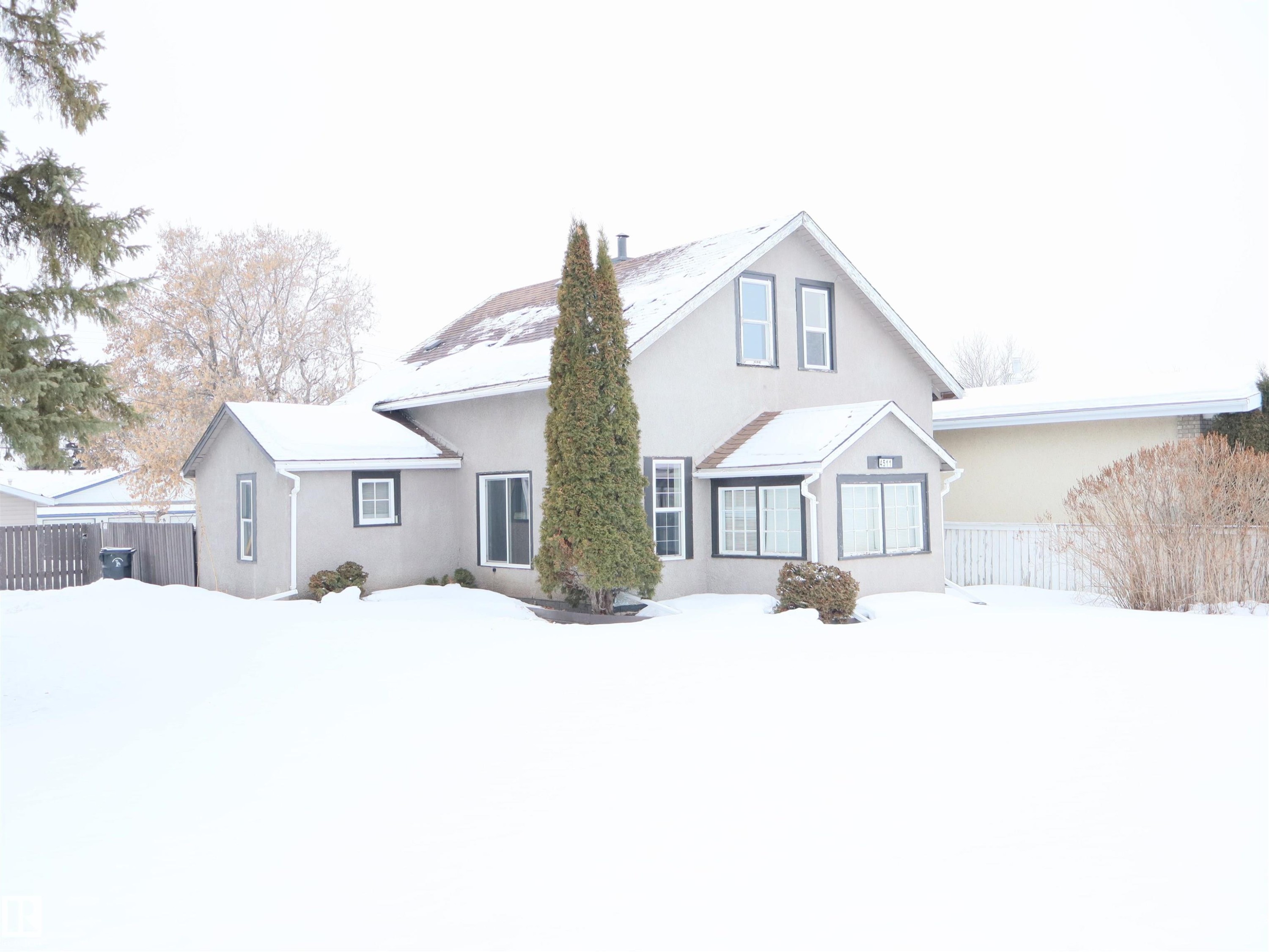 View of front facade with stucco siding - 4511 53 Ave, Barrhead, AB - Outdoor