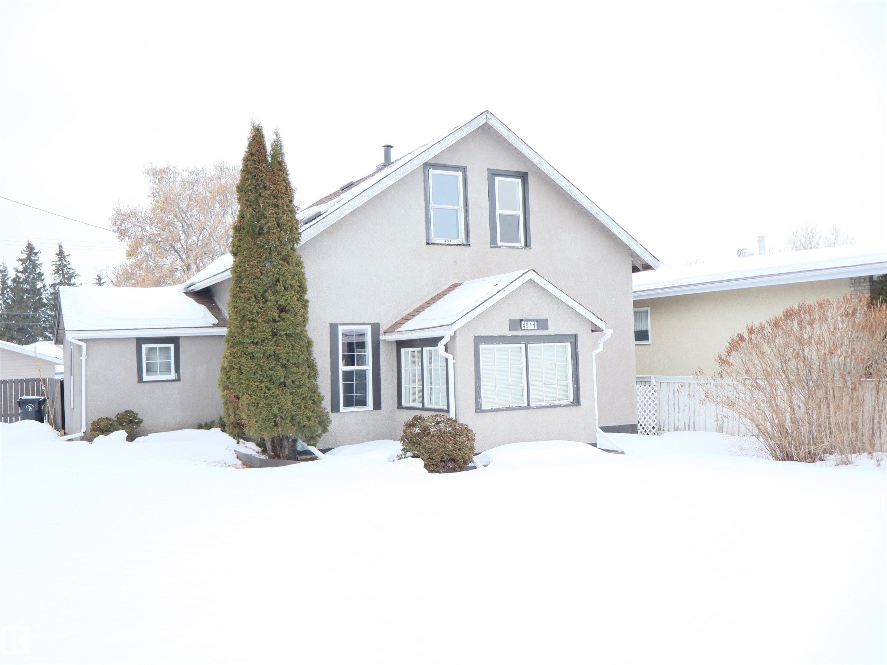 View of front facade with stucco siding - 4511 53 Ave, Barrhead, AB - Outdoor