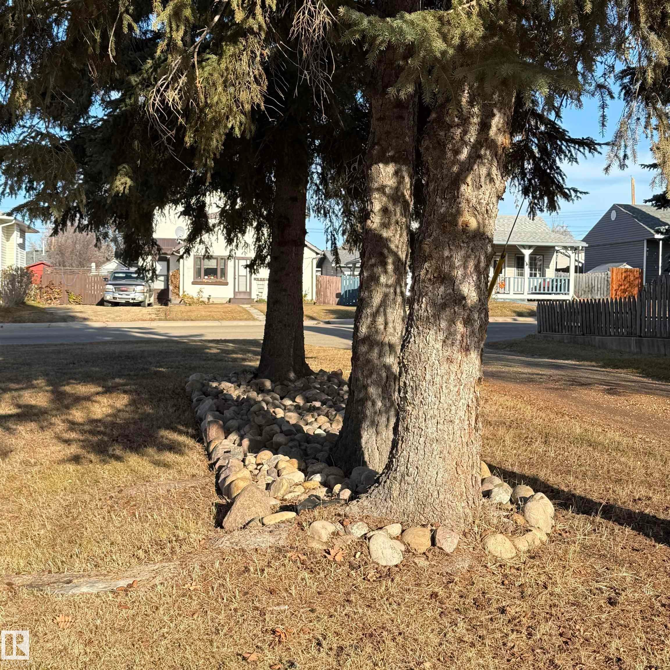 View of yard with a residential view - 4511 53 Ave, Barrhead, AB - Outdoor