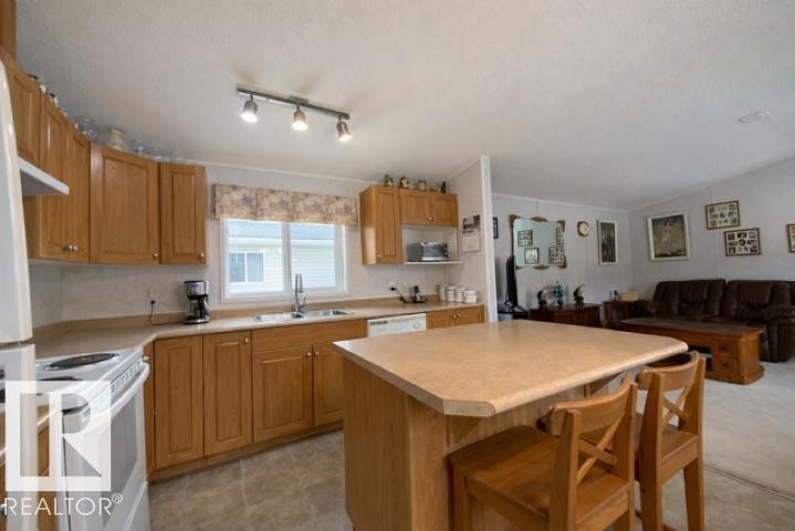 4805 49 Avenue, Wetaskiwin, AB - Indoor Photo Showing Kitchen