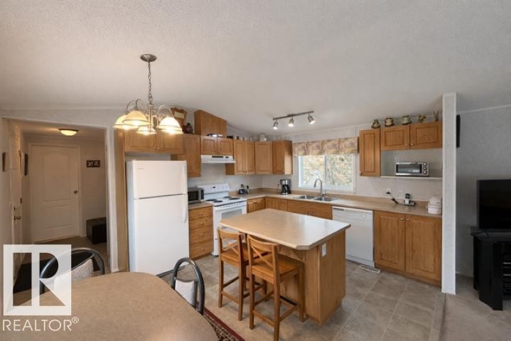 4805 49 Avenue, Wetaskiwin, AB - Indoor Photo Showing Kitchen With Double Sink