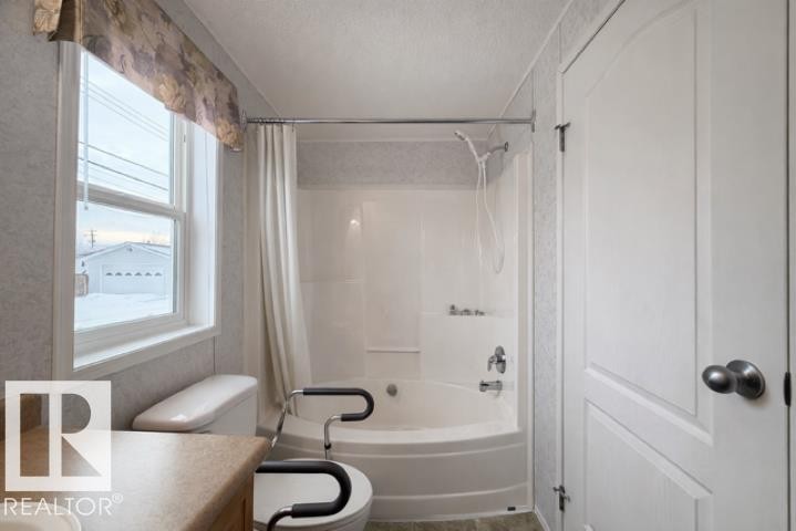 4805 49 Avenue, Wetaskiwin, AB - Indoor Photo Showing Bathroom