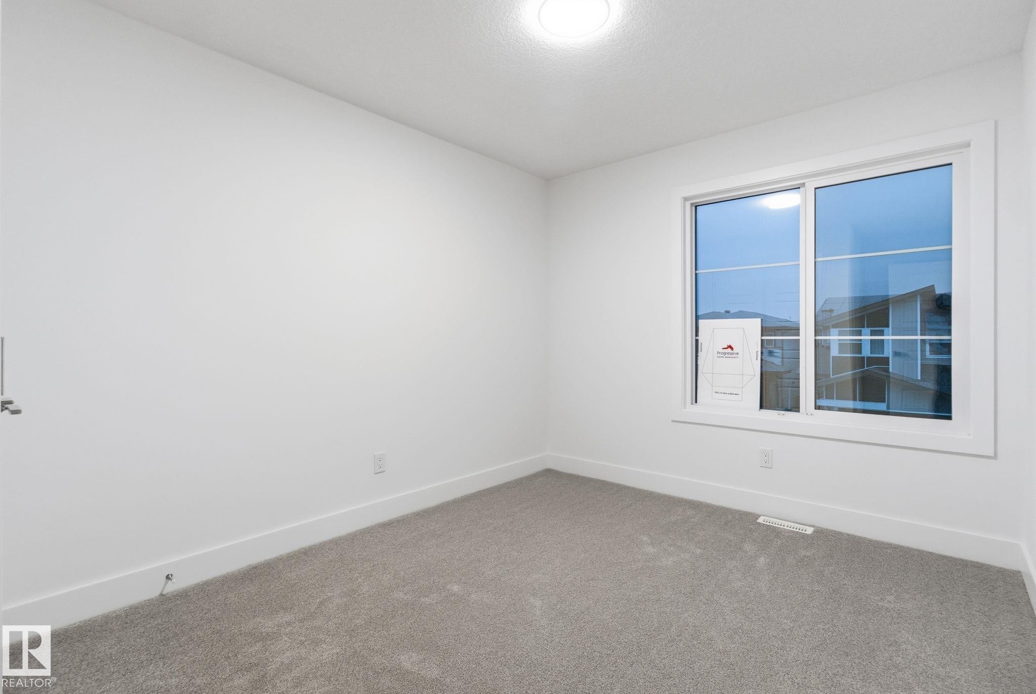 Carpeted spare room featuring baseboards - 2532 210 Street, Edmonton, AB - Indoor Photo Showing Other Room