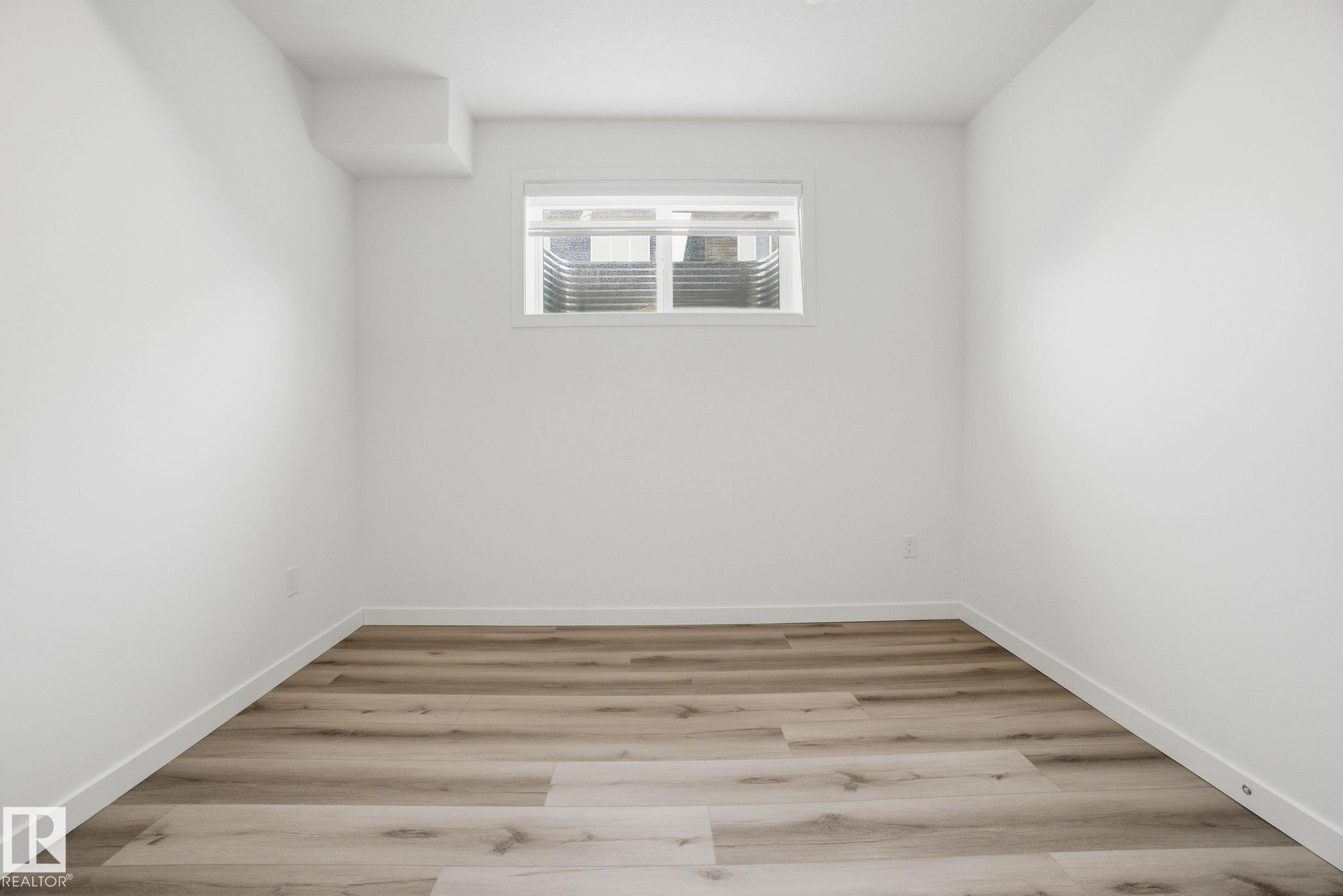 Spare room with light wood-style floors and baseboards - 2532 210 Street, Edmonton, AB - Indoor Photo Showing Other Room