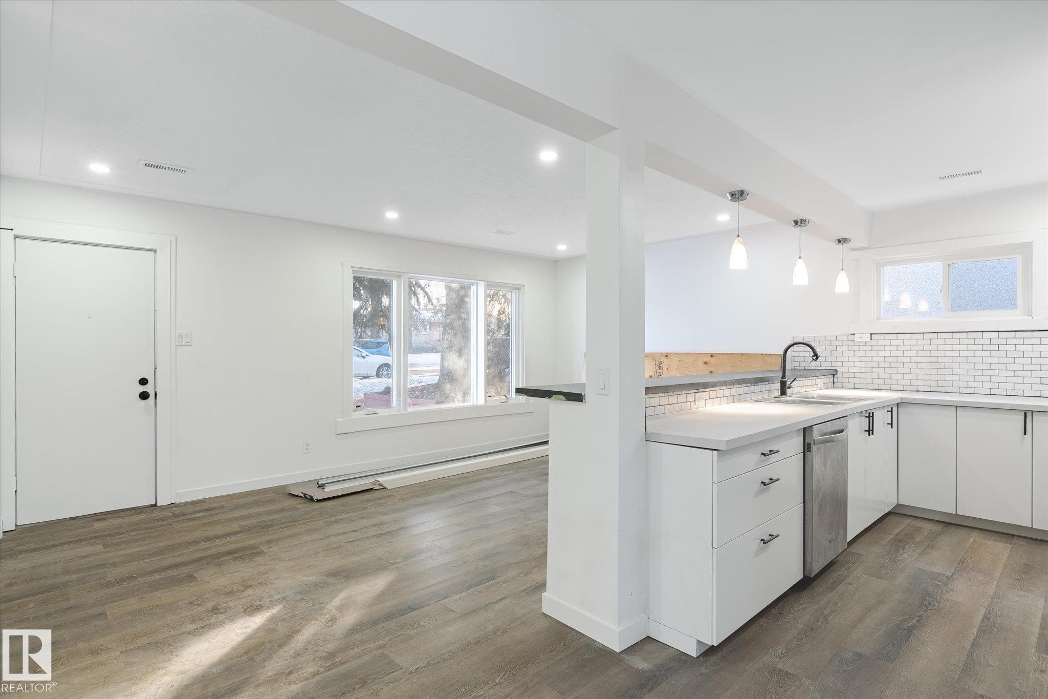 12034 37 Street, Edmonton, AB - Indoor Photo Showing Kitchen