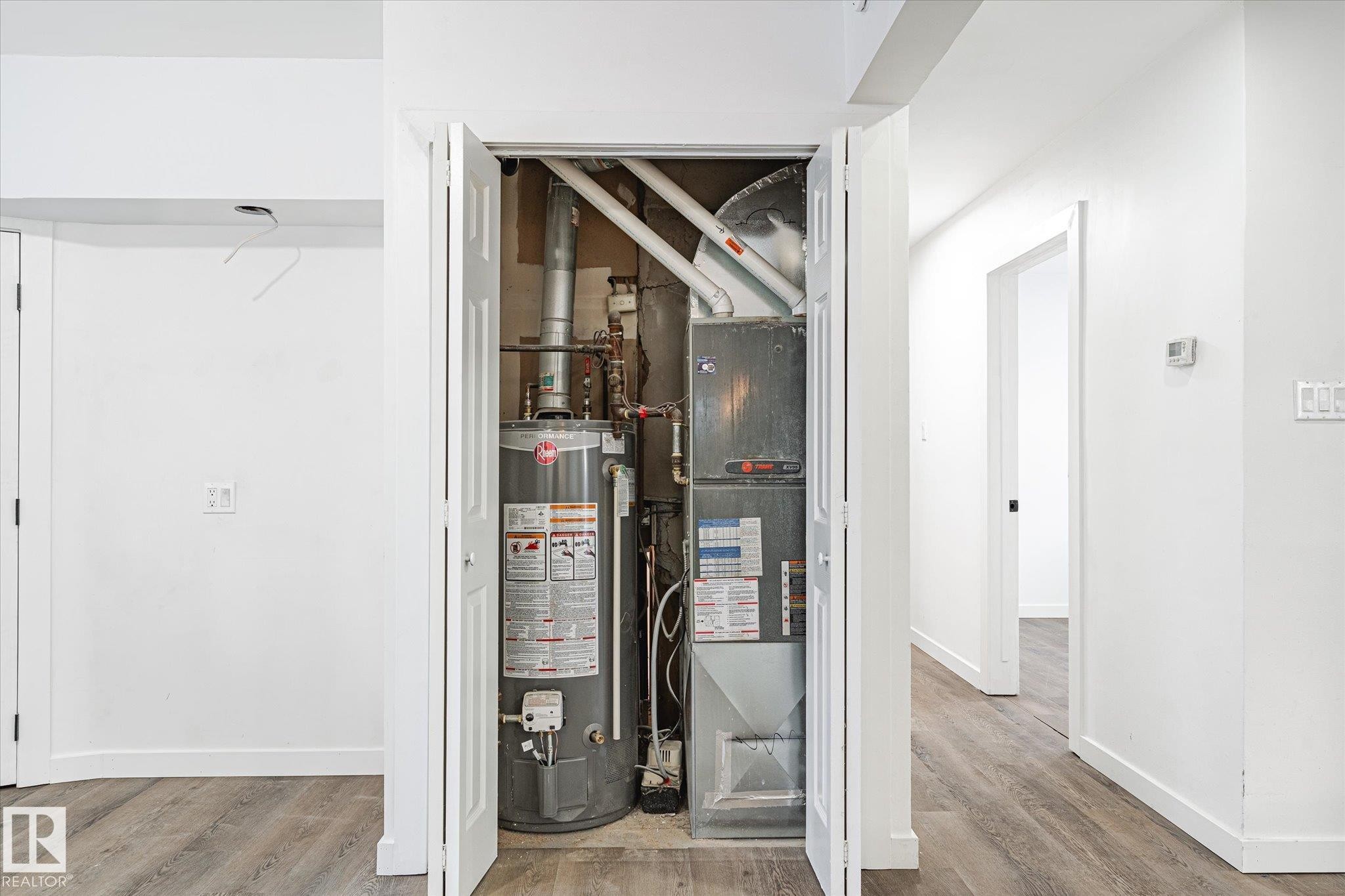 12034 37 Street, Edmonton, AB - Indoor Photo Showing Other Room