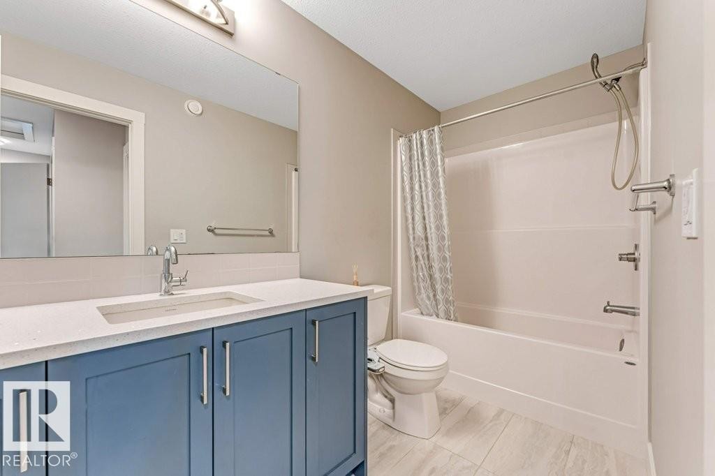 70 6905 25 Avenue Sw, Edmonton, AB - Indoor Photo Showing Bathroom