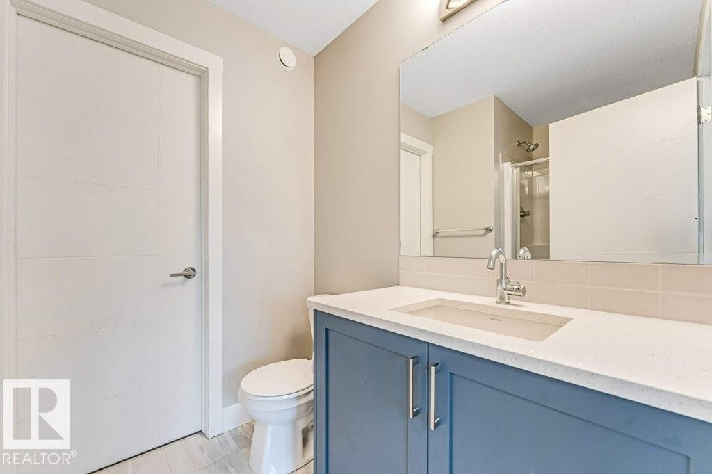 70 6905 25 Avenue Sw, Edmonton, AB - Indoor Photo Showing Bathroom