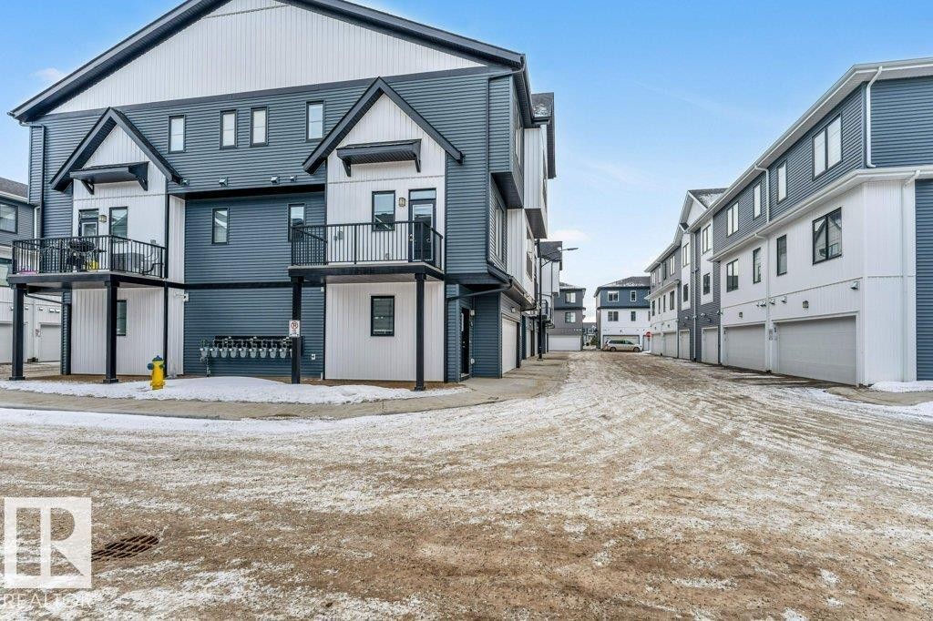 70 6905 25 Avenue Sw, Edmonton, AB - Outdoor