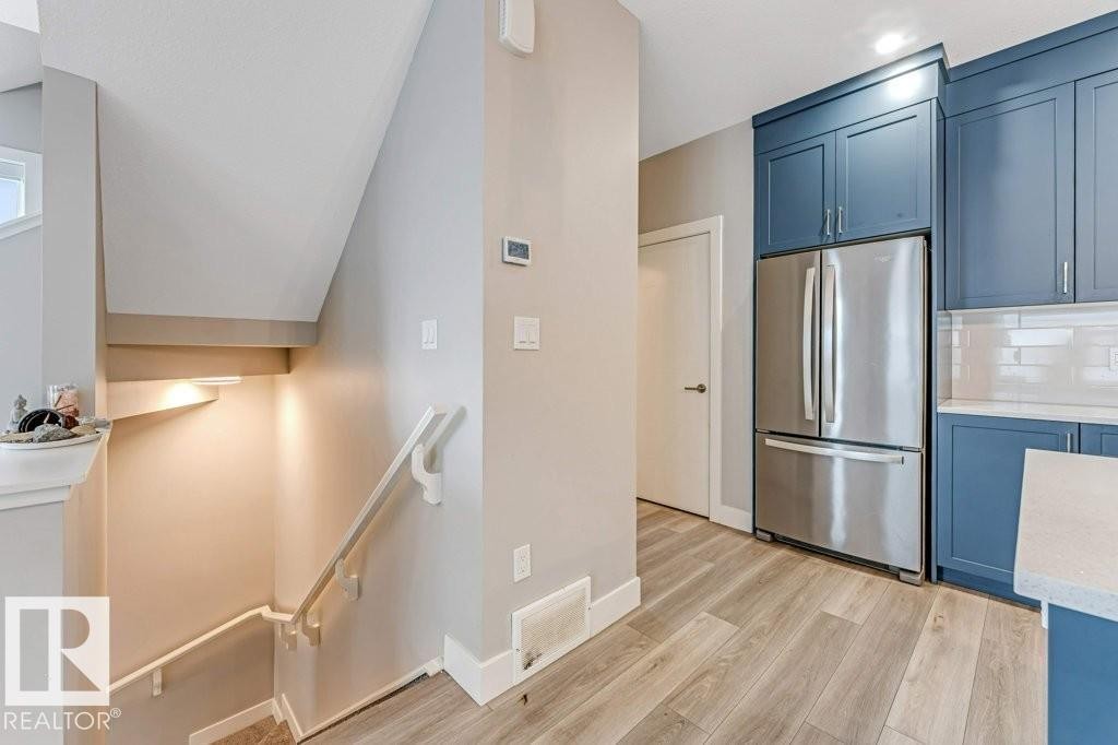 70 6905 25 Avenue Sw, Edmonton, AB - Indoor