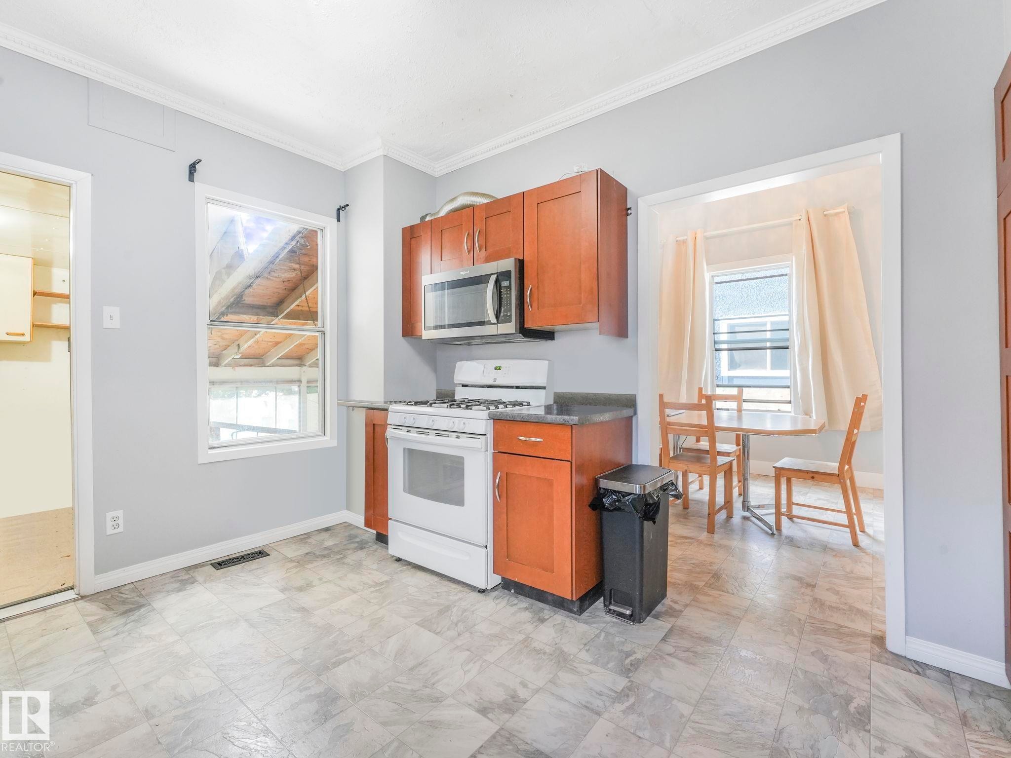 11408 81 Street, Edmonton, AB - Indoor Photo Showing Kitchen