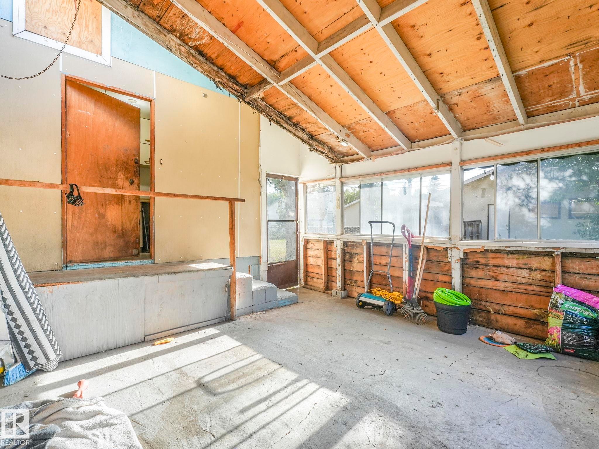 11408 81 Street, Edmonton, AB - Indoor Photo Showing Other Room