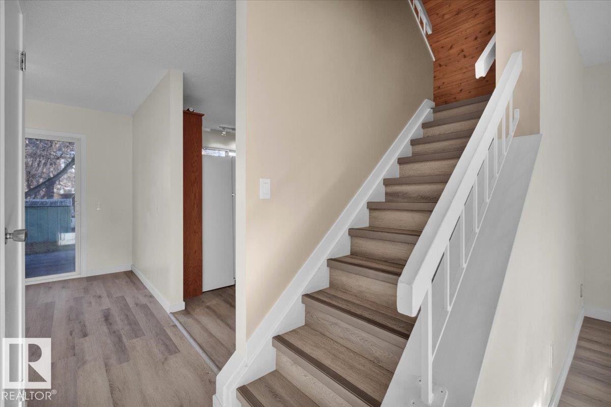 5512 38B Avenue, Edmonton, AB - Indoor Photo Showing Other Room