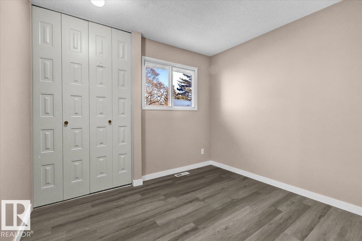 5512 38B Avenue, Edmonton, AB - Indoor Photo Showing Other Room