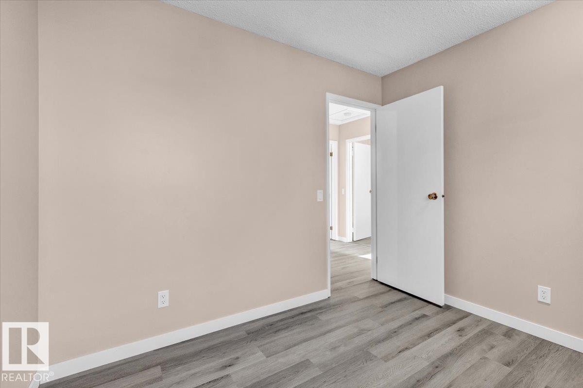 5512 38B Avenue, Edmonton, AB - Indoor Photo Showing Other Room