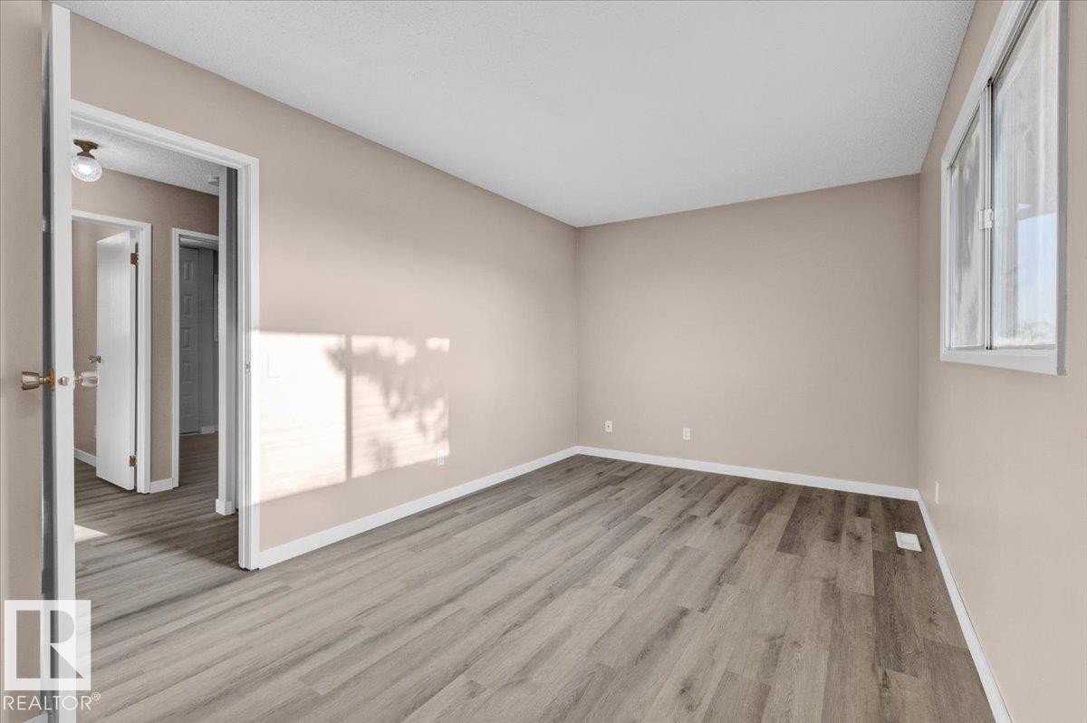 5512 38B Avenue, Edmonton, AB - Indoor Photo Showing Other Room