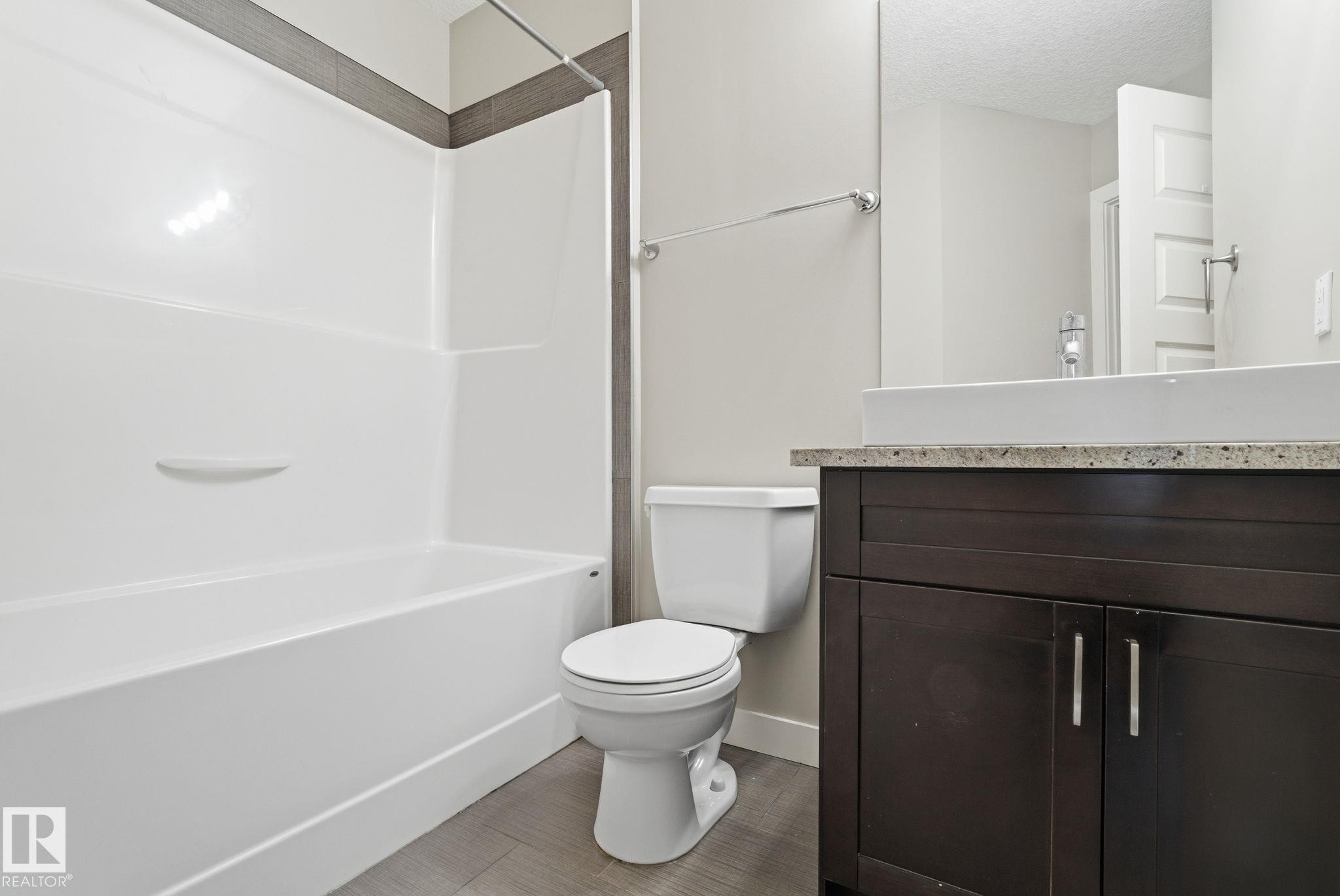 214 1238 Windermere Way, Edmonton, AB - Indoor Photo Showing Bathroom