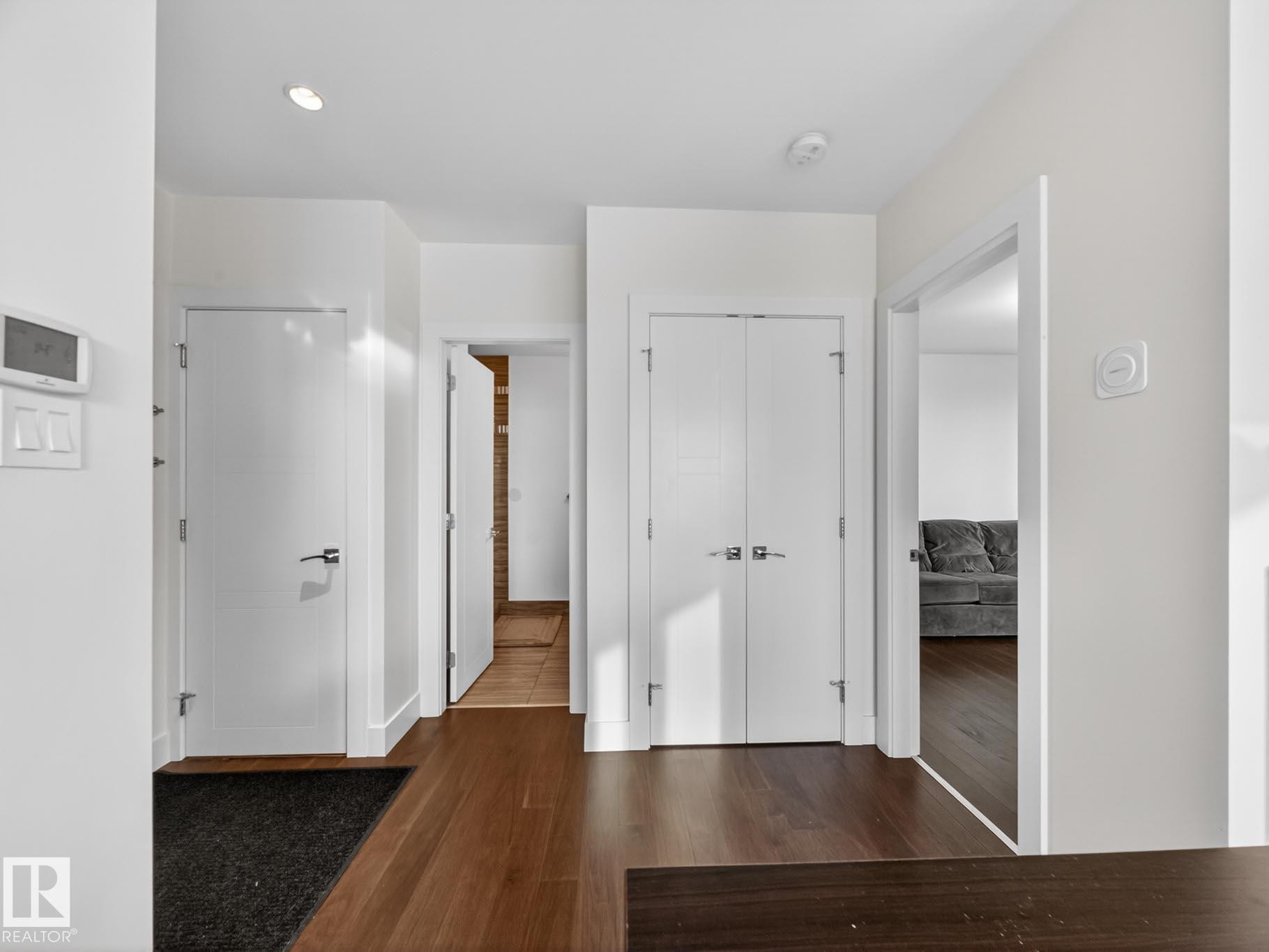#902 11969 Jasper Av Nw, Edmonton, AB - Indoor Photo Showing Other Room