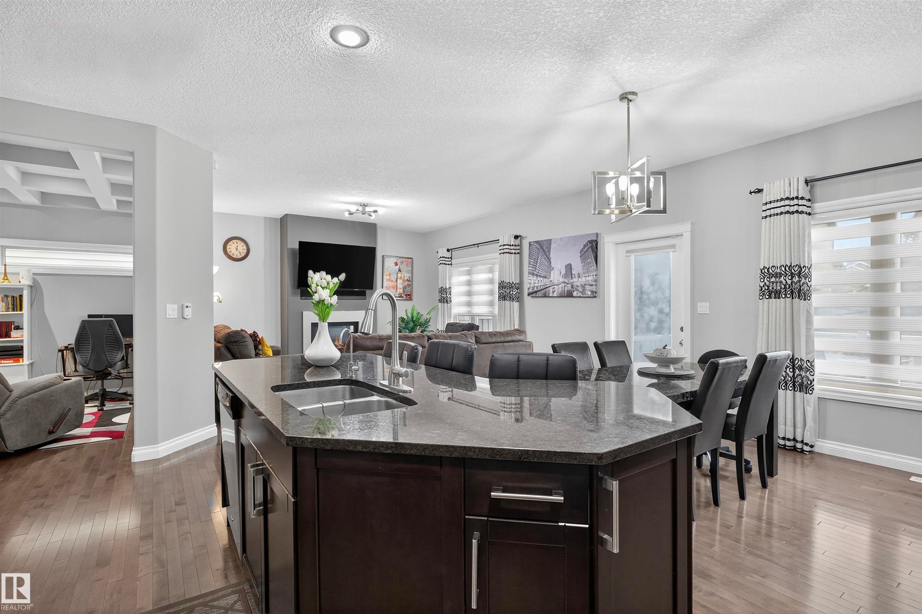 618 Adams Way Sw, Edmonton, AB - Indoor