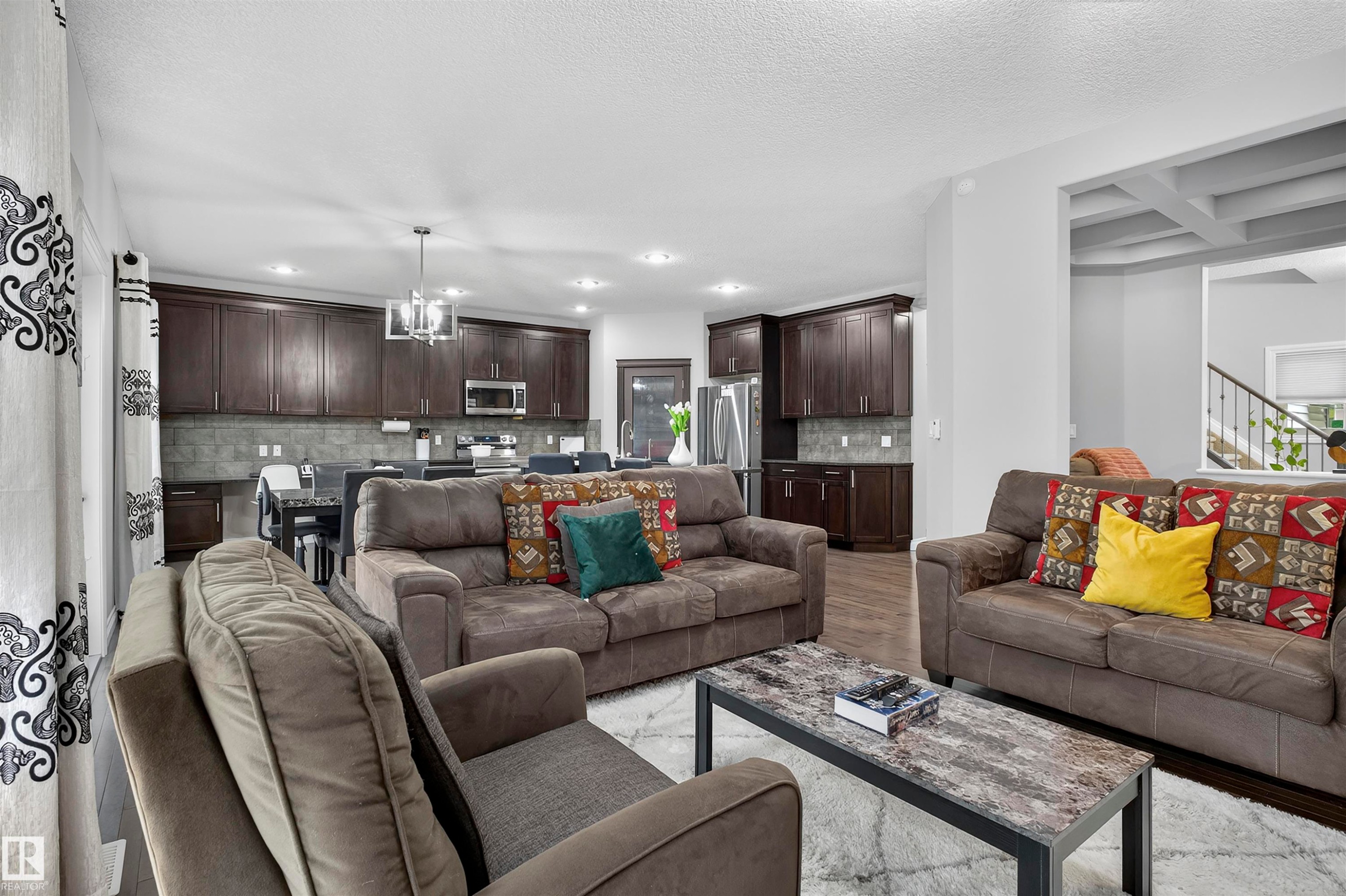 618 Adams Way Sw, Edmonton, AB - Indoor Photo Showing Living Room