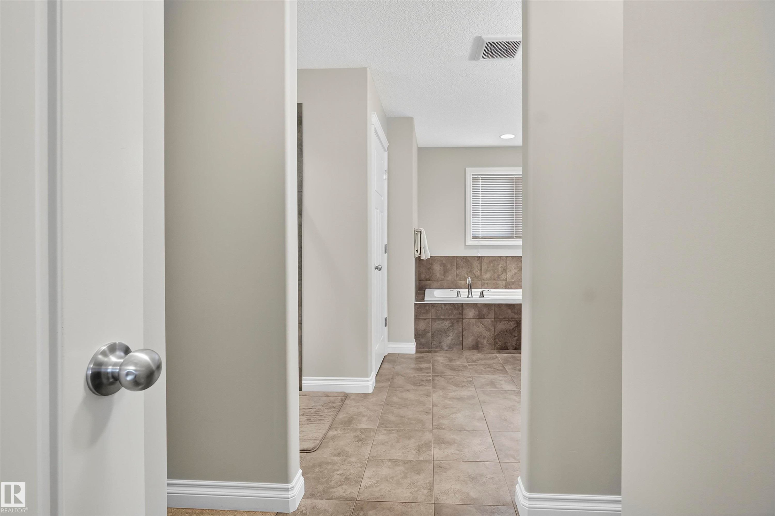 618 Adams Way Sw, Edmonton, AB - Indoor Photo Showing Other Room