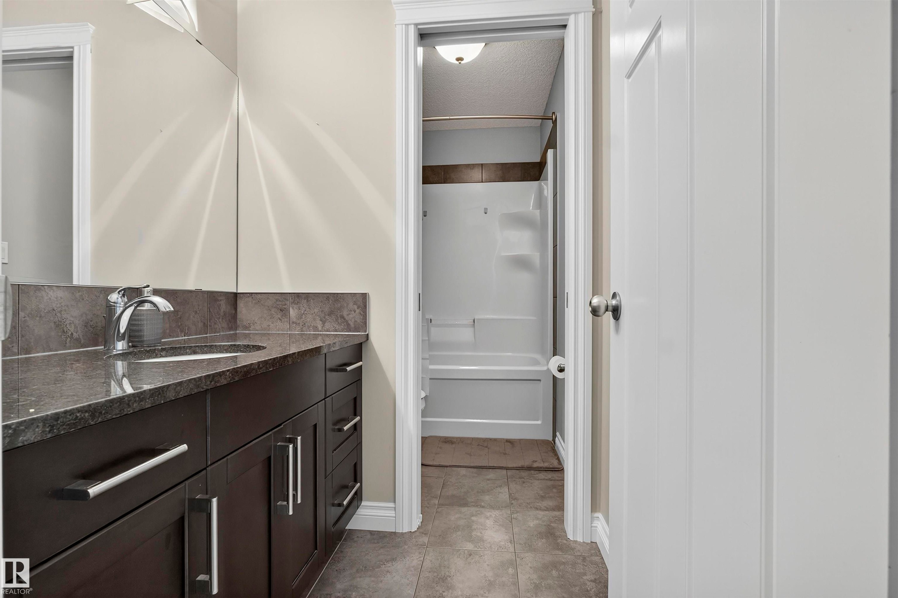 618 Adams Way Sw, Edmonton, AB - Indoor Photo Showing Bathroom