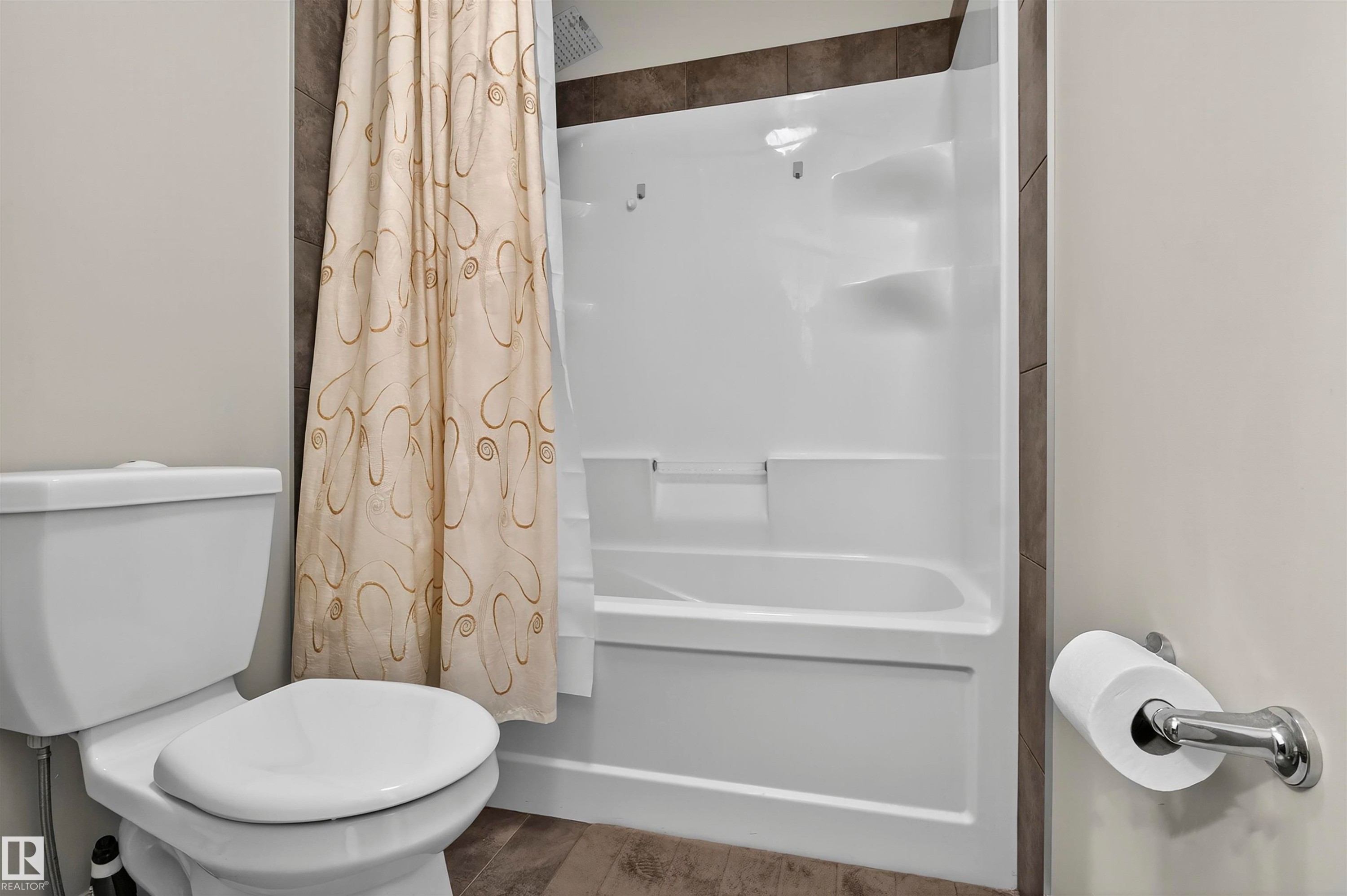 618 Adams Way Sw, Edmonton, AB - Indoor Photo Showing Bathroom