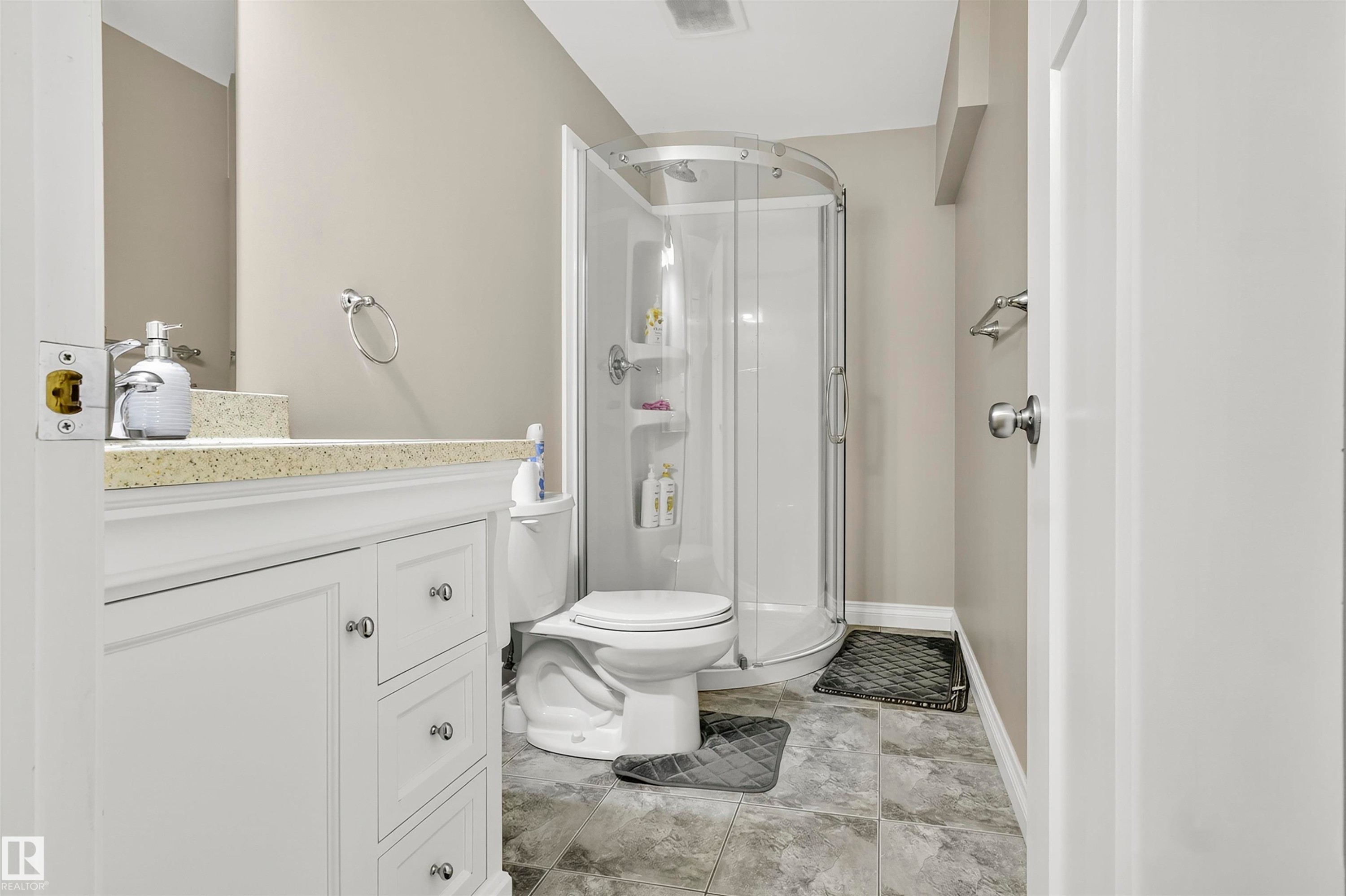 618 Adams Way Sw, Edmonton, AB - Indoor Photo Showing Bathroom