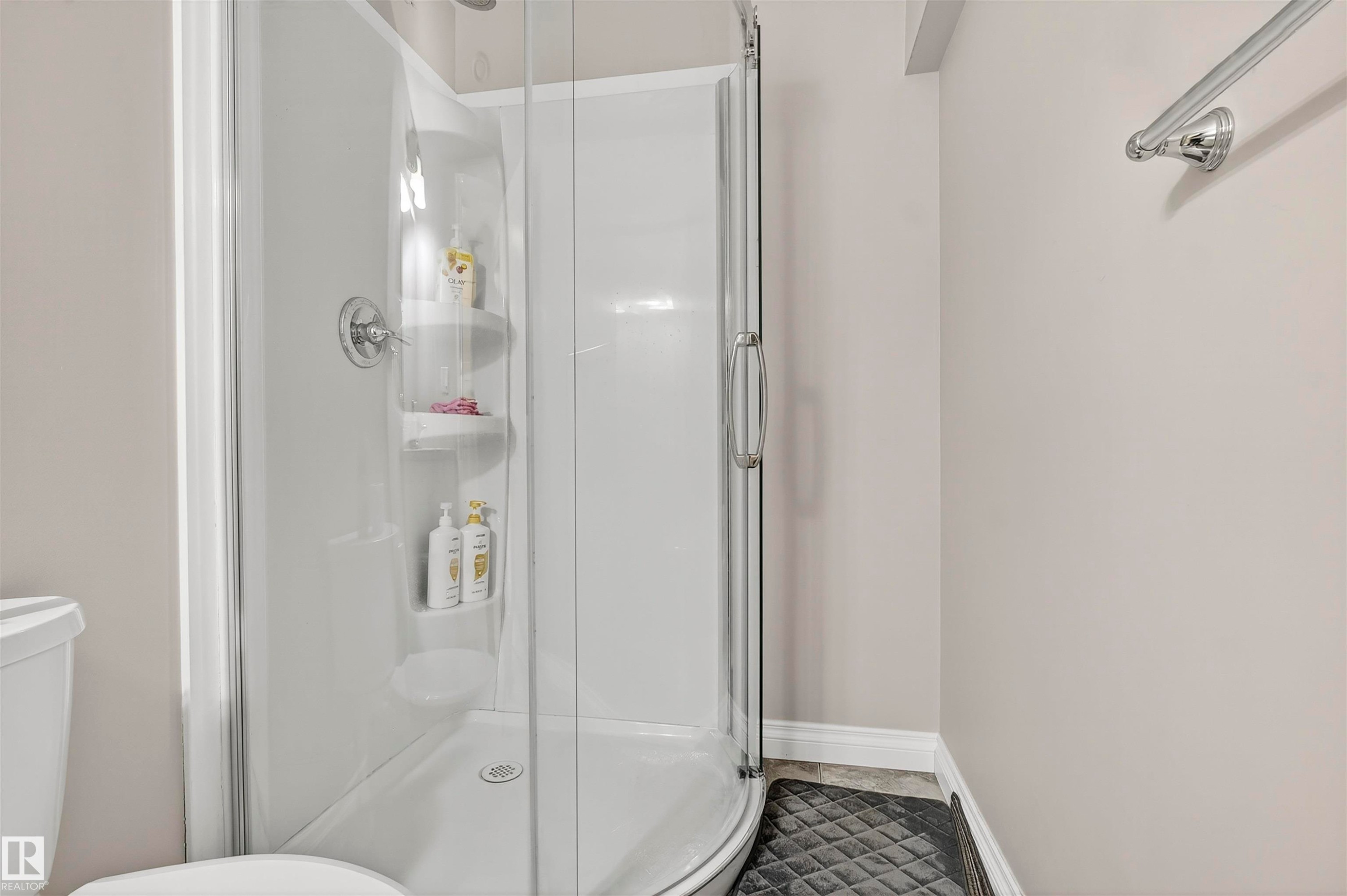 618 Adams Way Sw, Edmonton, AB - Indoor Photo Showing Bathroom