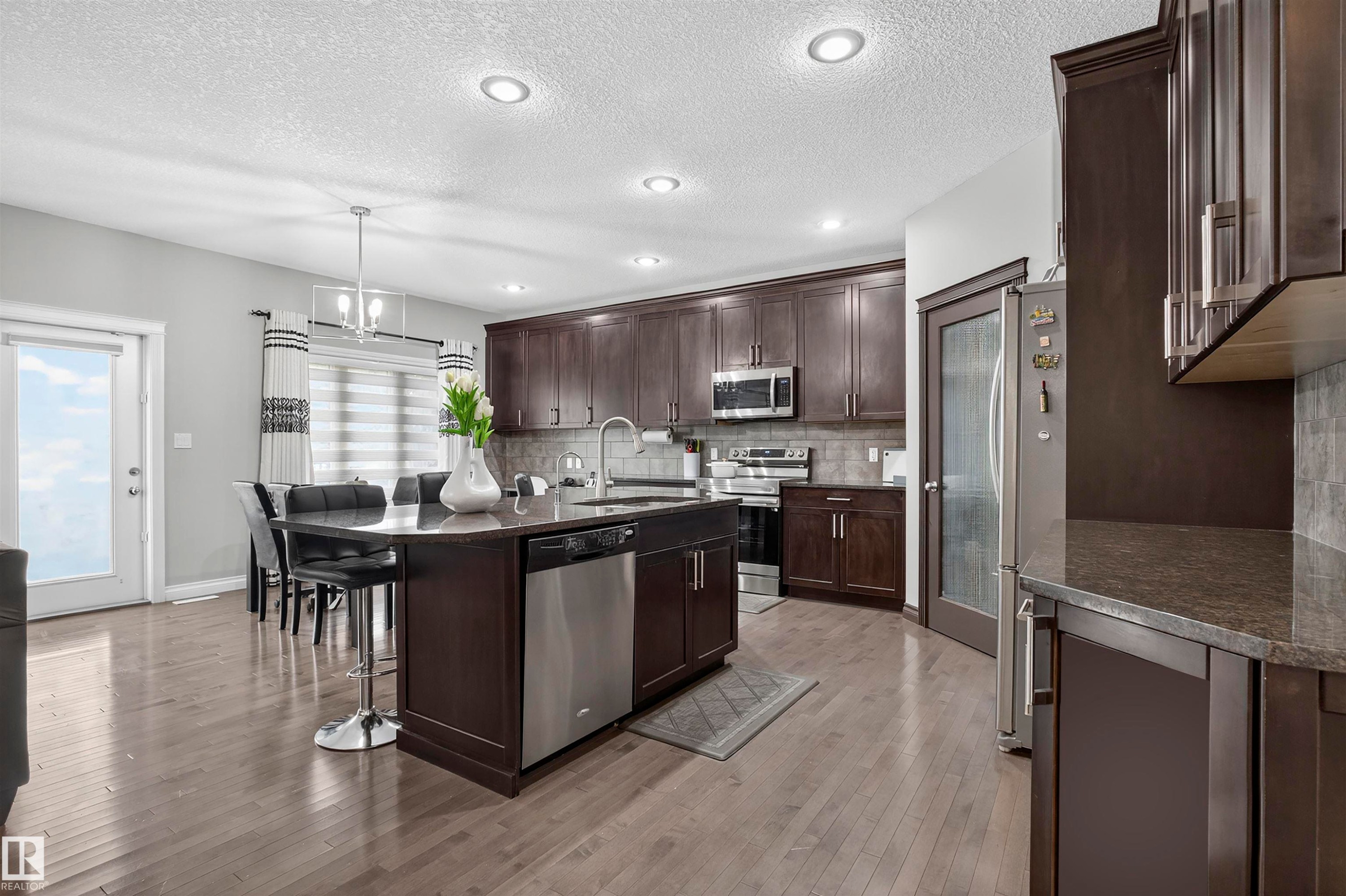 floor - 618 Adams Way Sw, Edmonton, AB - Indoor Photo Showing Kitchen With Upgraded Kitchen