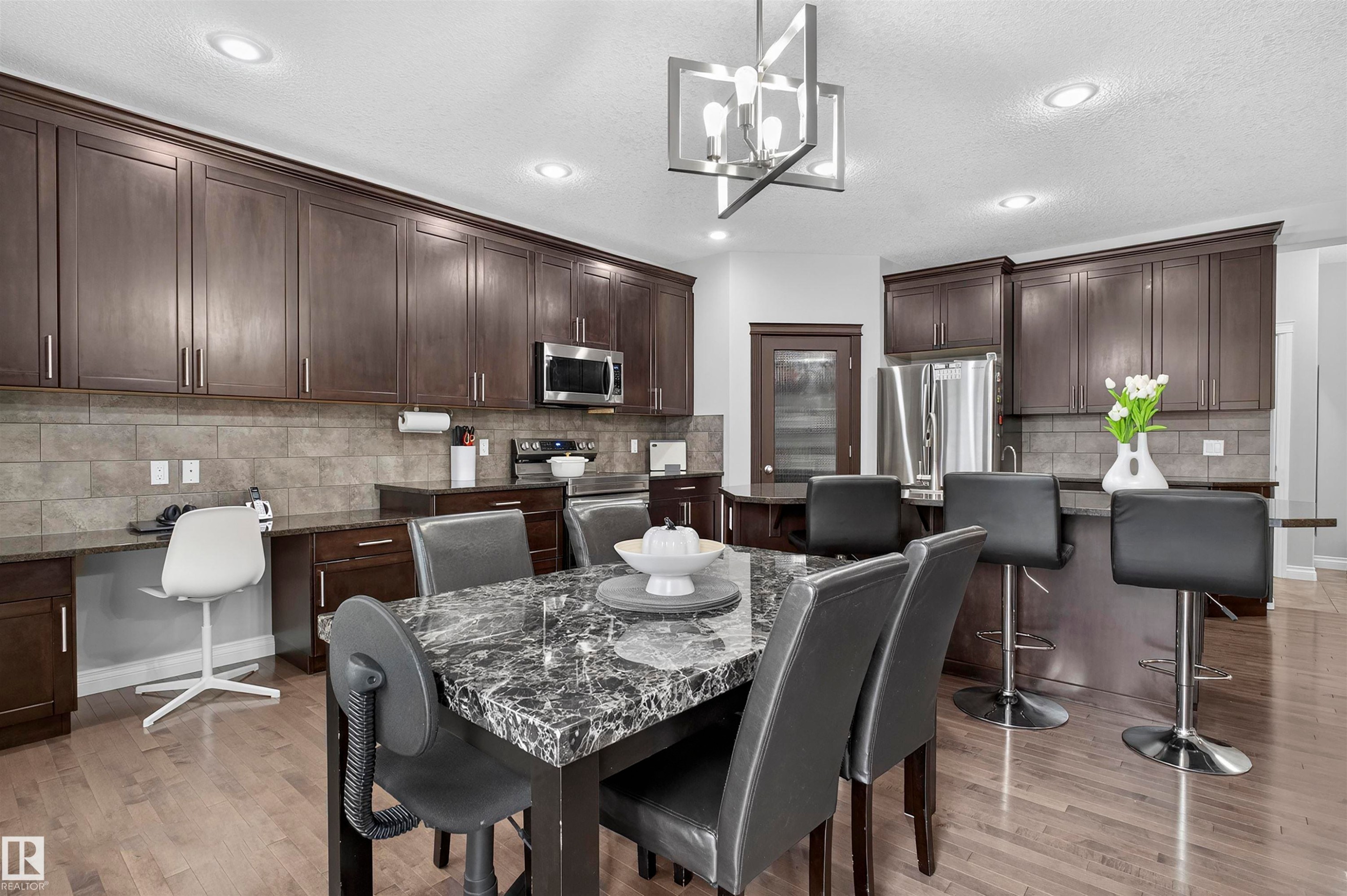 618 Adams Way Sw, Edmonton, AB - Indoor Photo Showing Dining Room