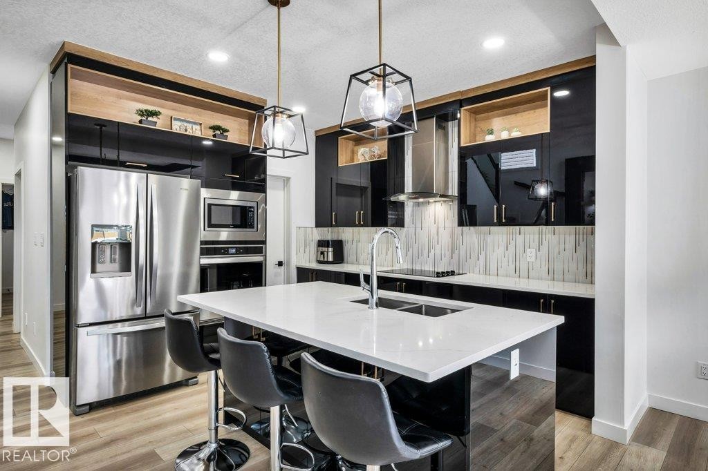 5320 Kimball Place, Edmonton, AB - Indoor Photo Showing Kitchen With Upgraded Kitchen