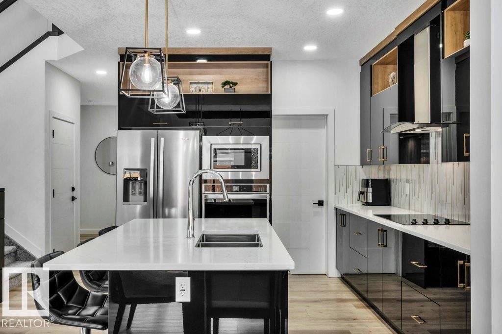 5320 Kimball Place, Edmonton, AB - Indoor Photo Showing Kitchen With Double Sink With Upgraded Kitchen