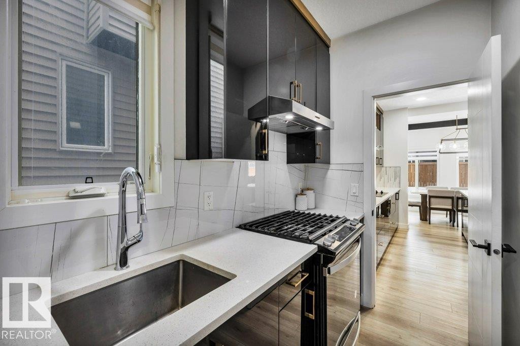 5320 Kimball Place, Edmonton, AB - Indoor Photo Showing Kitchen With Upgraded Kitchen