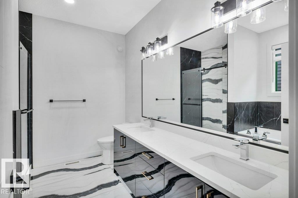 5320 Kimball Place, Edmonton, AB - Indoor Photo Showing Bathroom